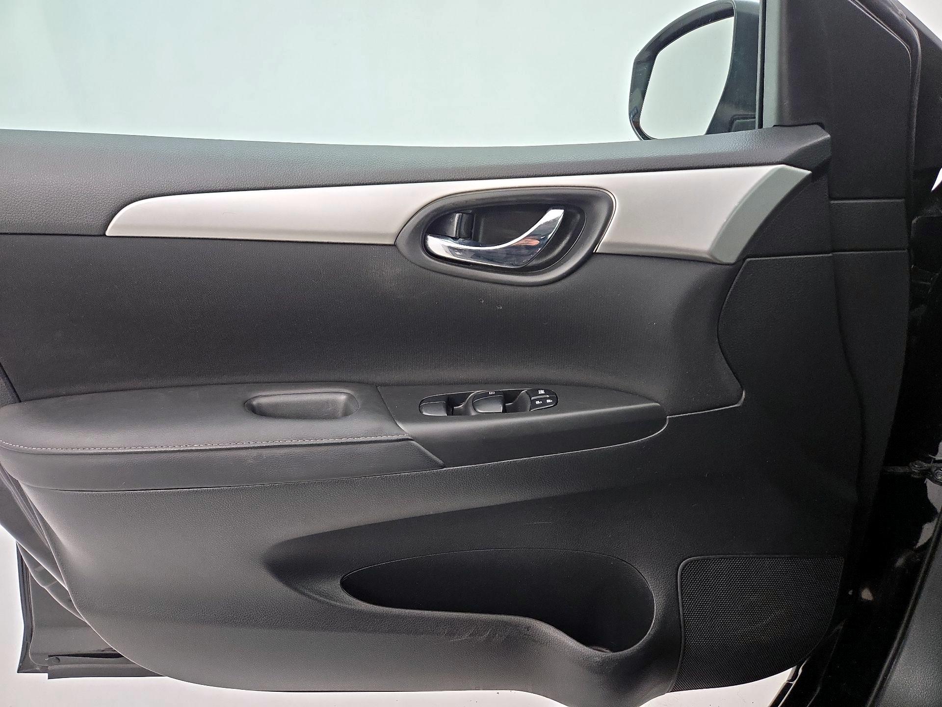 Thumbnail: 2019 Nissan Sentra - 12