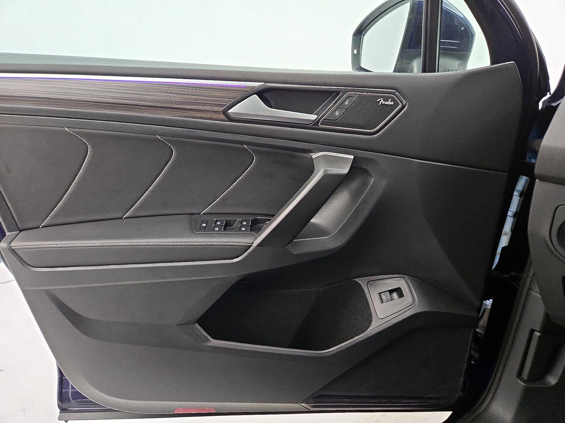 Thumbnail: 2023 Volkswagen Tiguan - 12