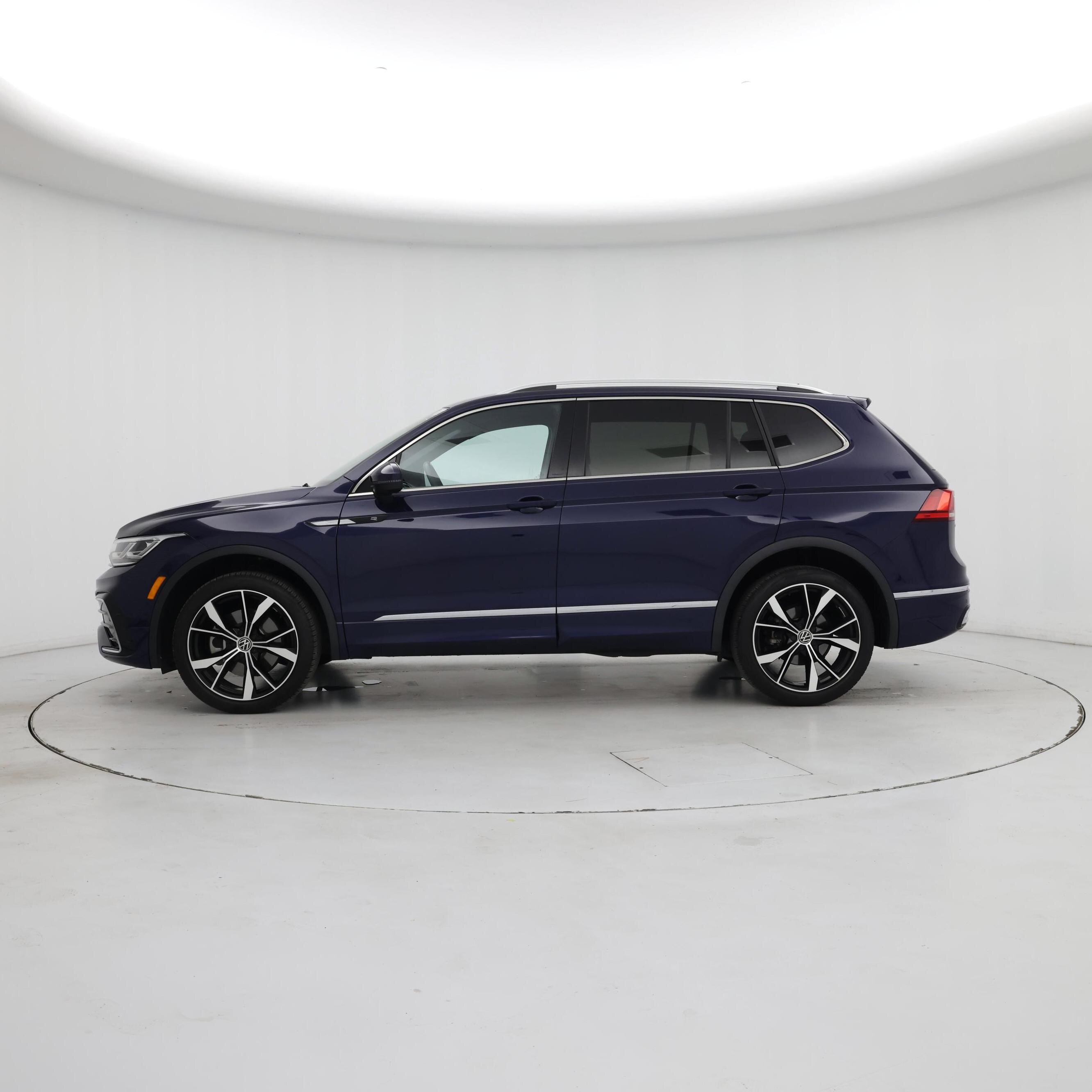 Thumbnail: 2023 Volkswagen Tiguan - 3