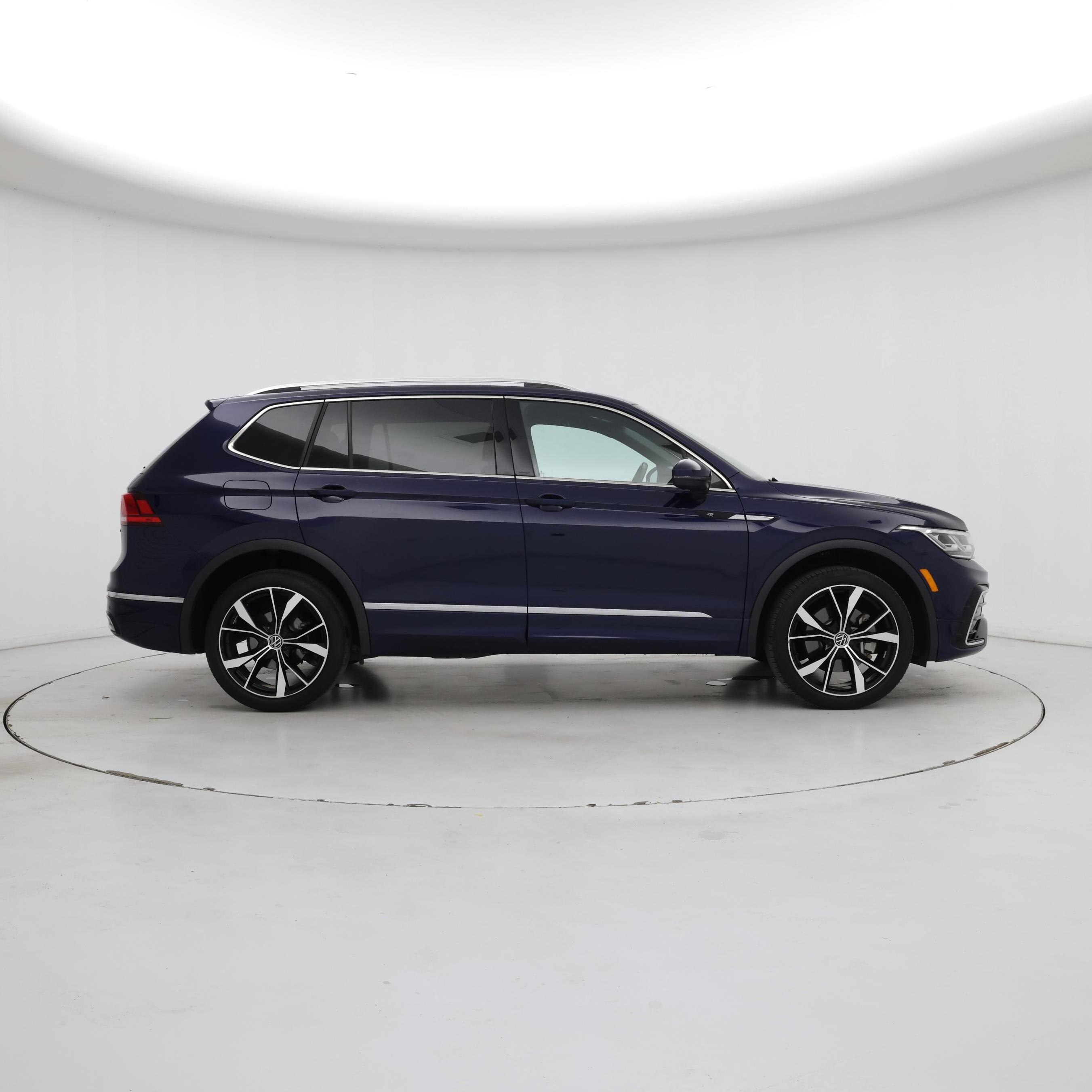 Thumbnail: 2023 Volkswagen Tiguan - 7