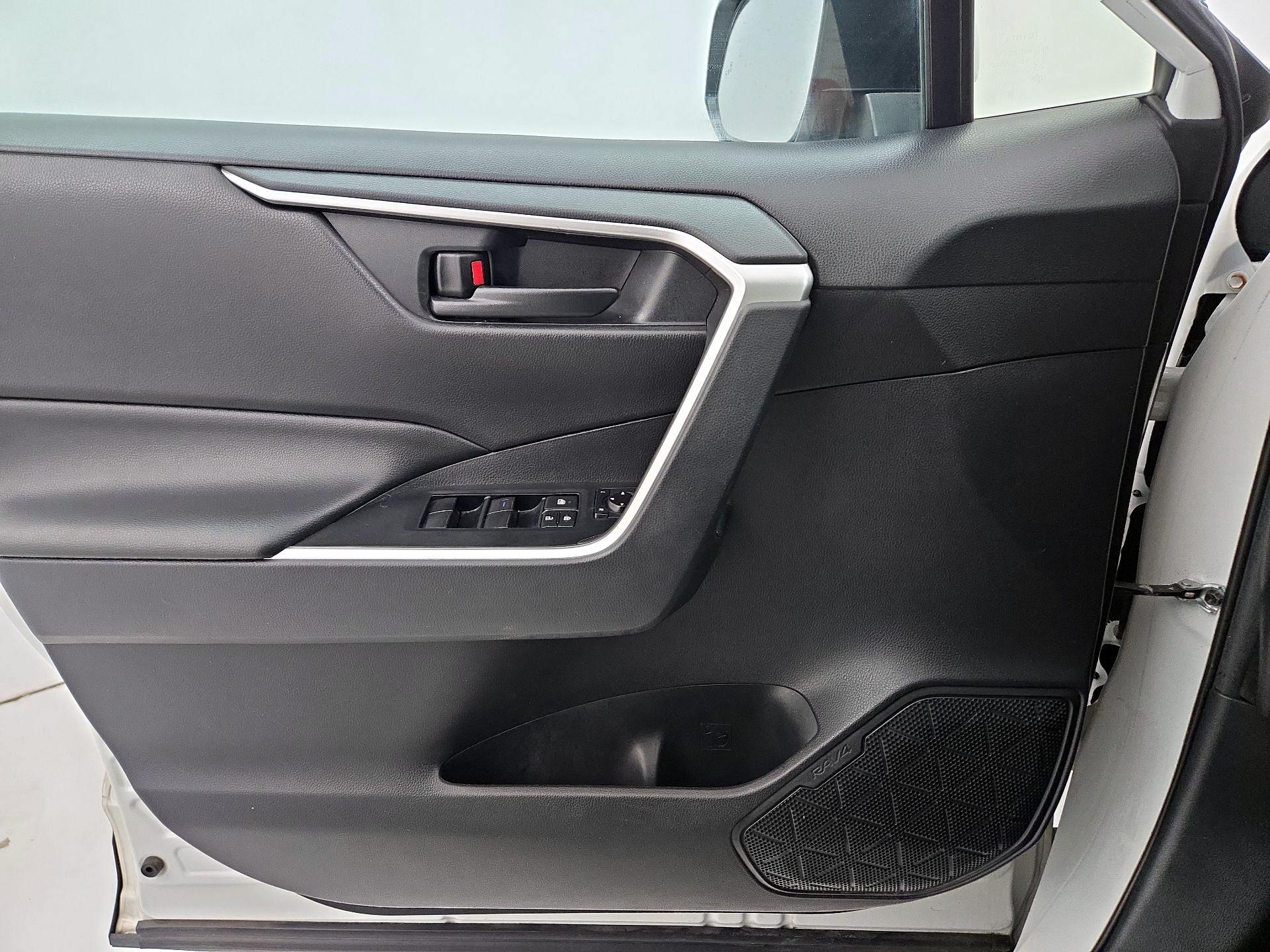 Thumbnail: 2019 Toyota RAV4 - 12