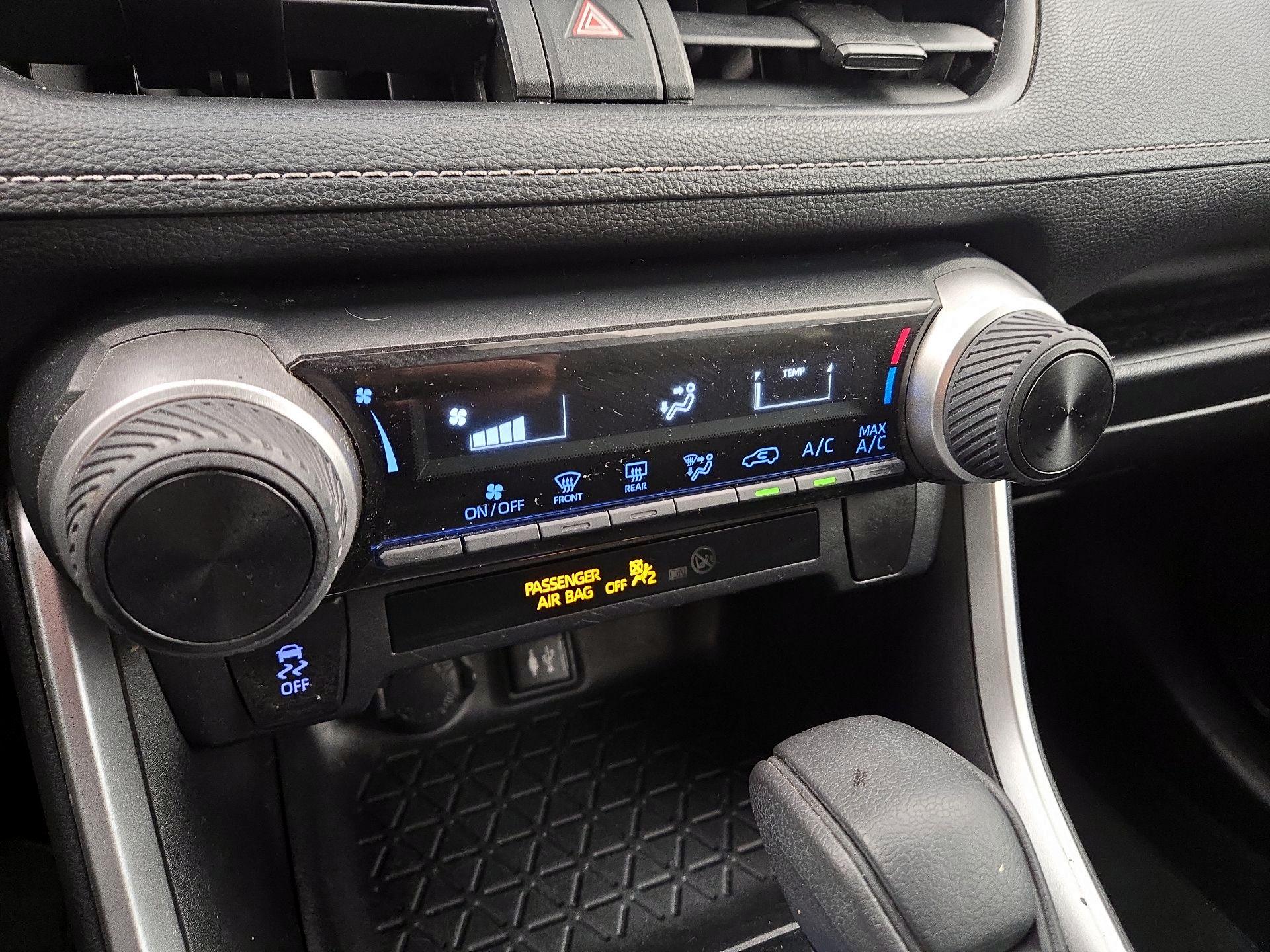 Thumbnail: 2019 Toyota RAV4 - 16