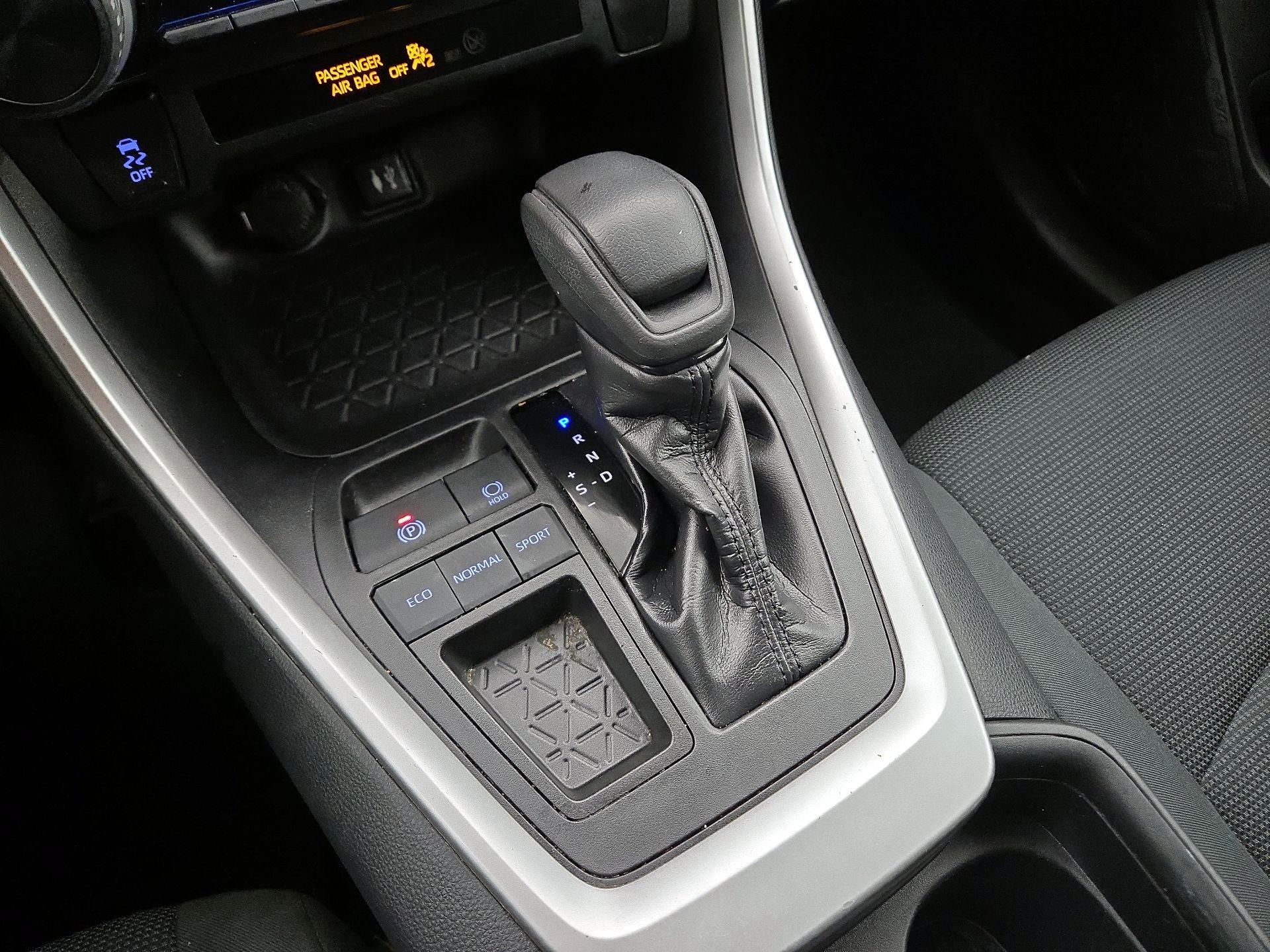 Thumbnail: 2019 Toyota RAV4 - 17