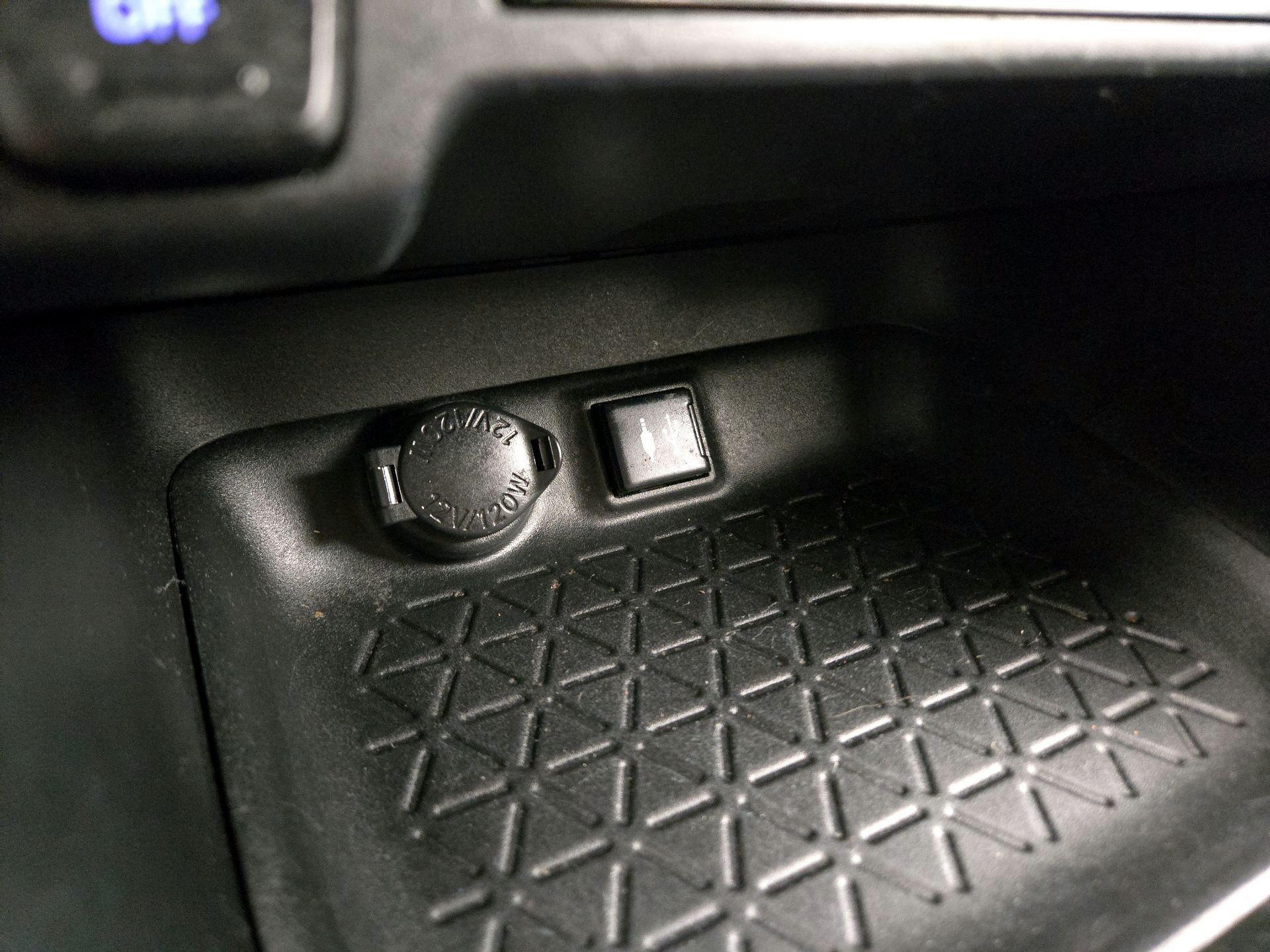 Thumbnail: 2019 Toyota RAV4 - 18