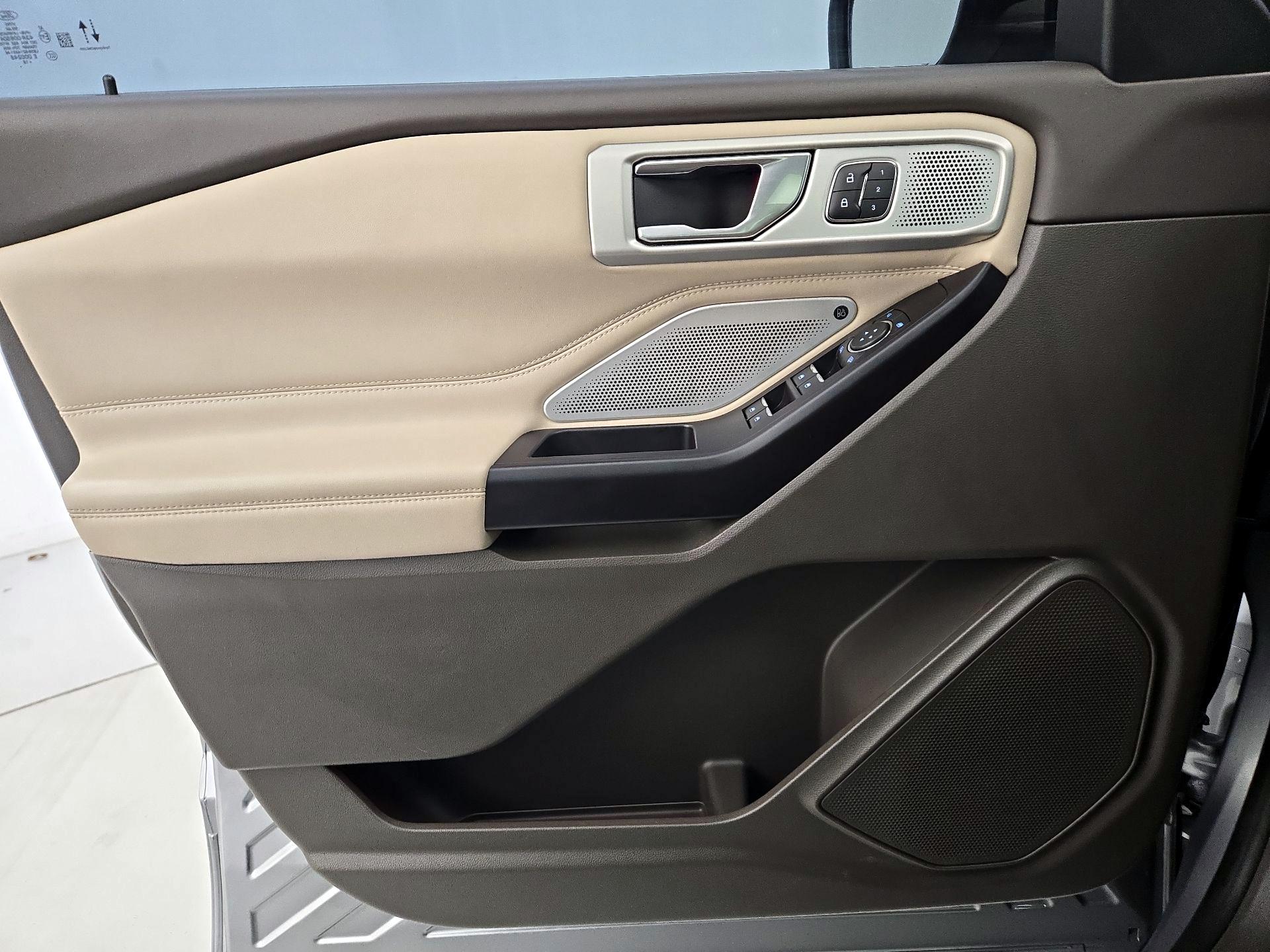 Thumbnail: 2020 Ford Explorer - 12