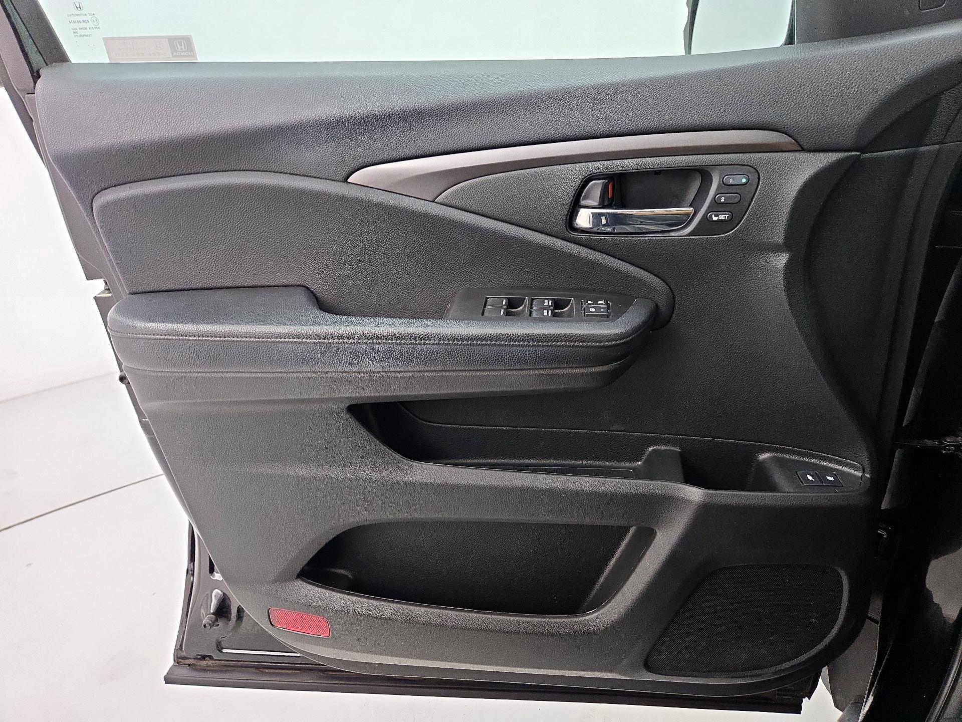 Thumbnail: 2019 Honda Pilot - 12