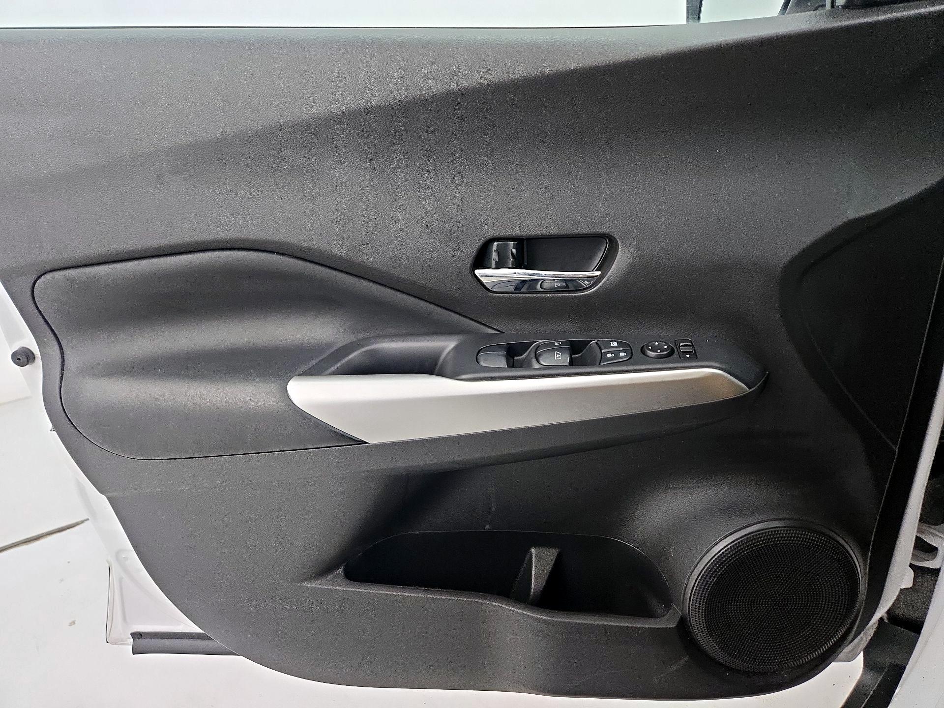 Thumbnail: 2020 Nissan Kicks - 12