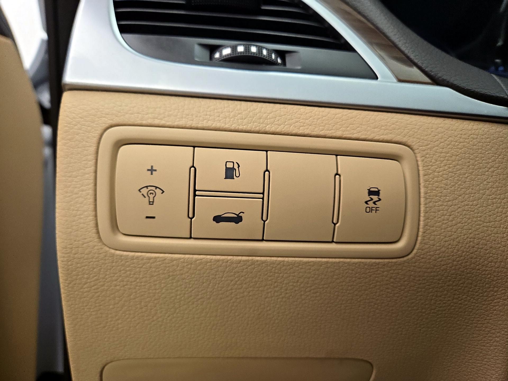 Thumbnail: 2016 Hyundai Genesis - 13