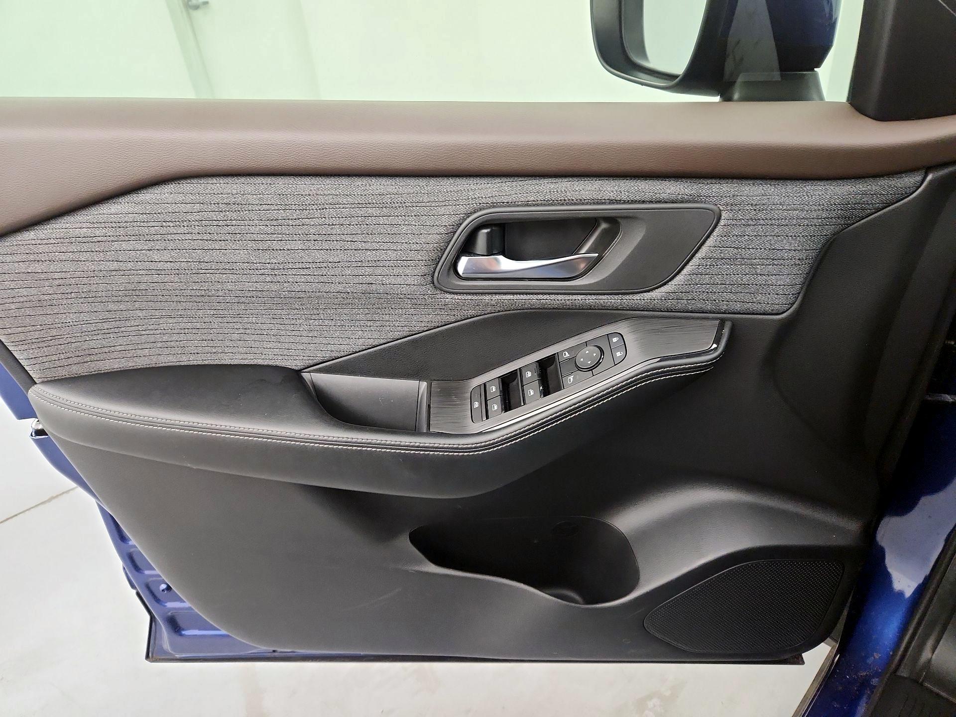 Thumbnail: 2023 Nissan Rogue - 12