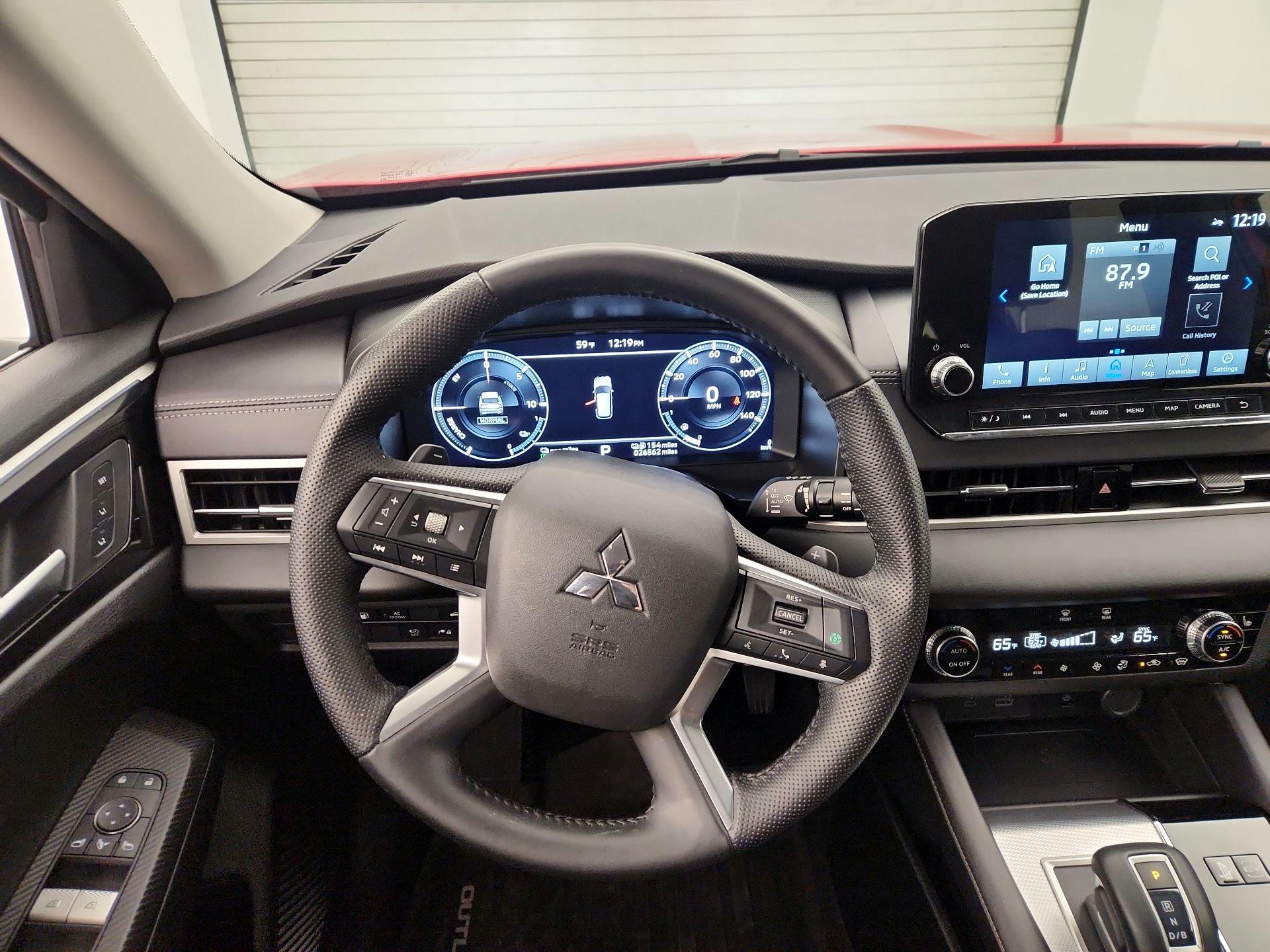 Thumbnail: 2023 Mitsubishi Outlander - 10