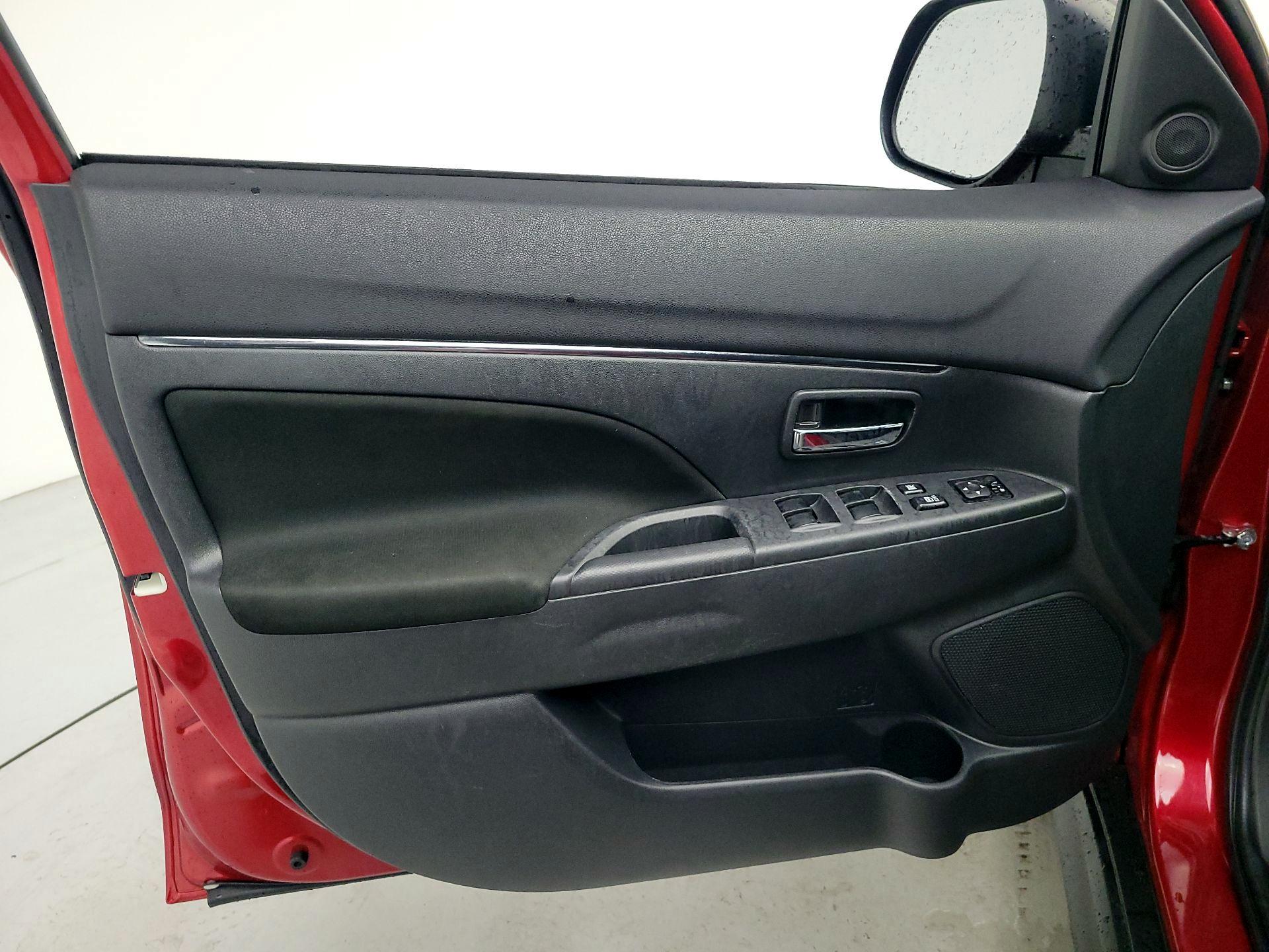 Thumbnail: 2023 Mitsubishi Outlander Sport - 12