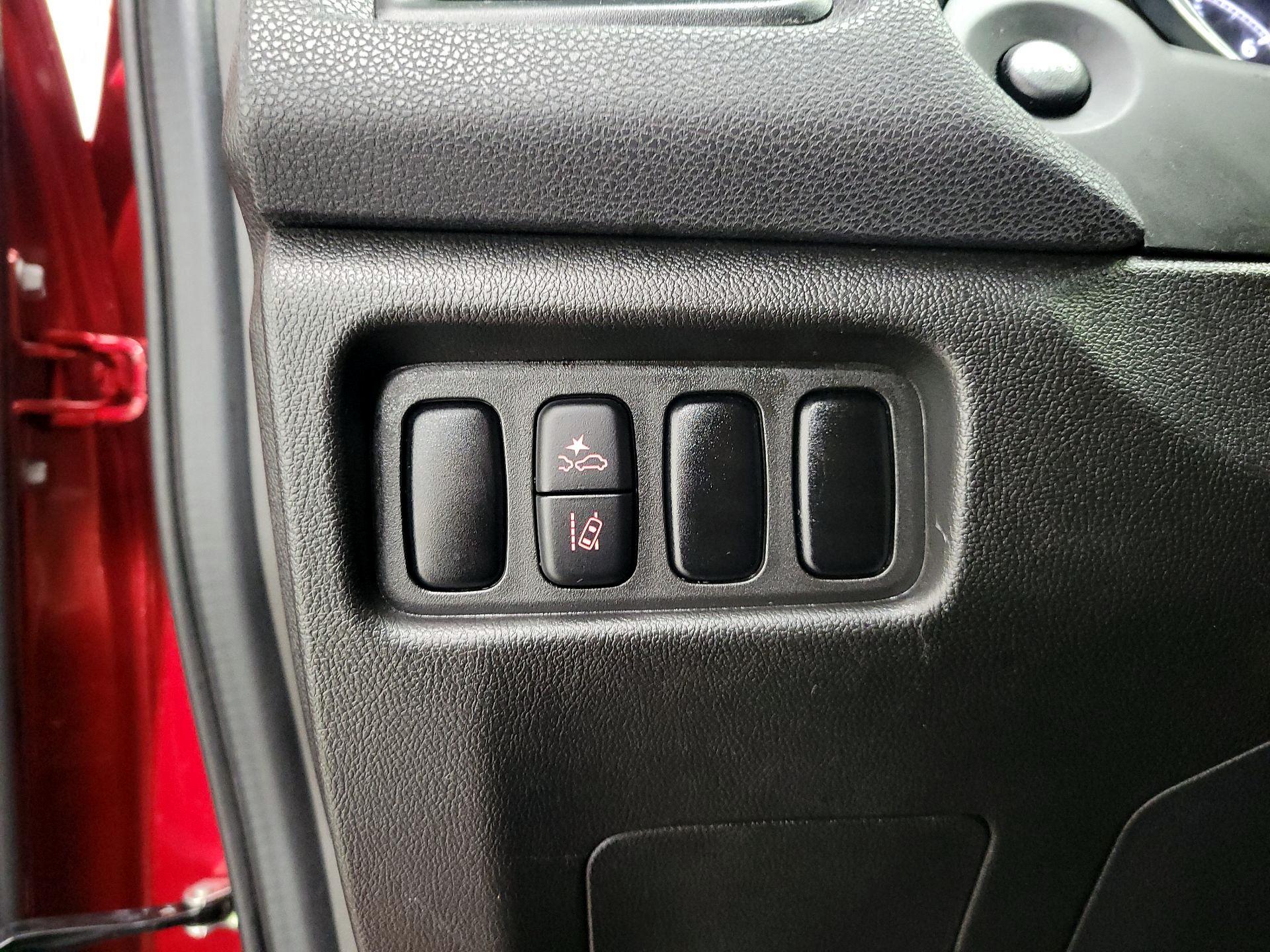 Thumbnail: 2023 Mitsubishi Outlander Sport - 14