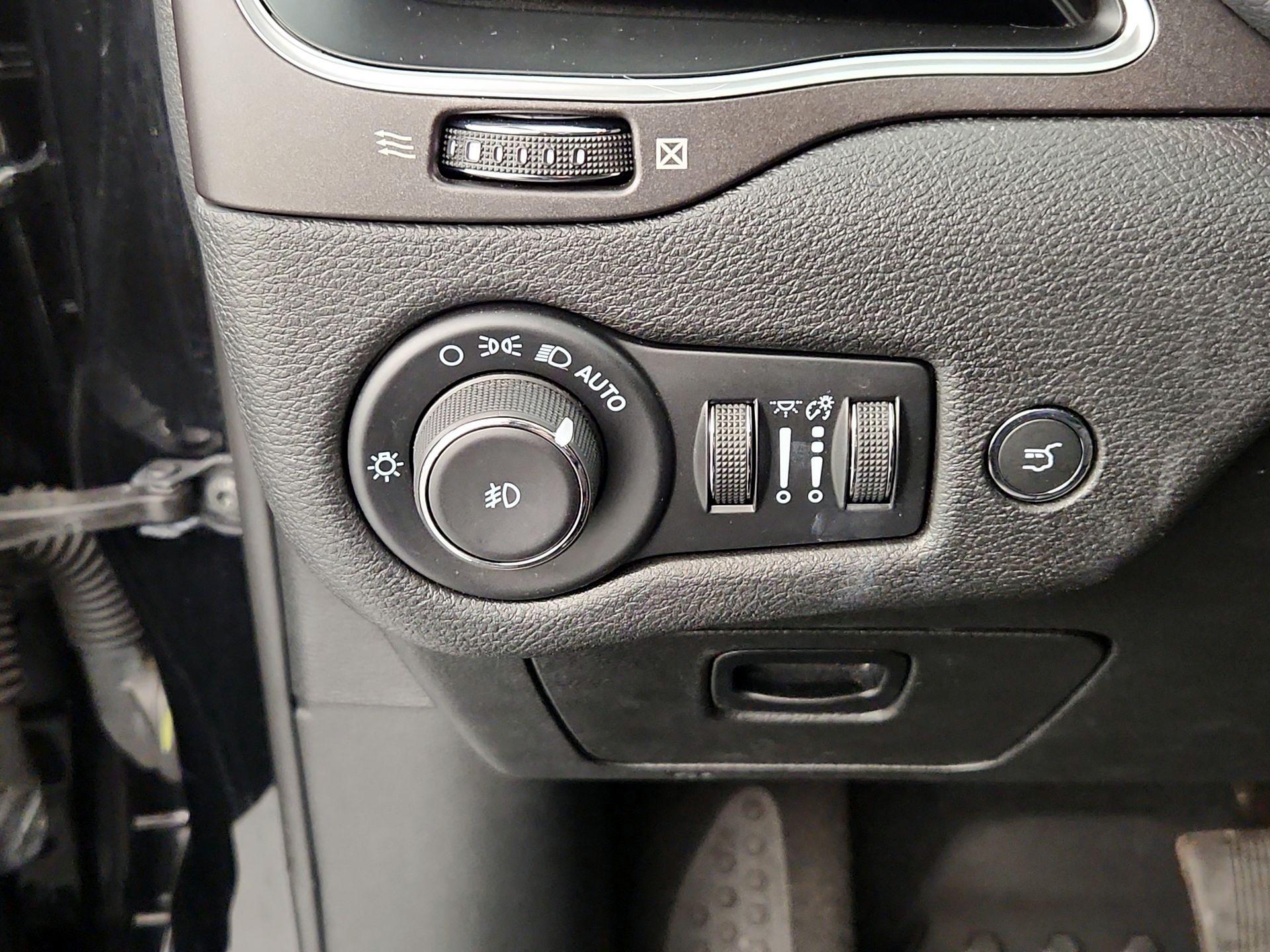 Thumbnail: 2022 Jeep Cherokee - 13