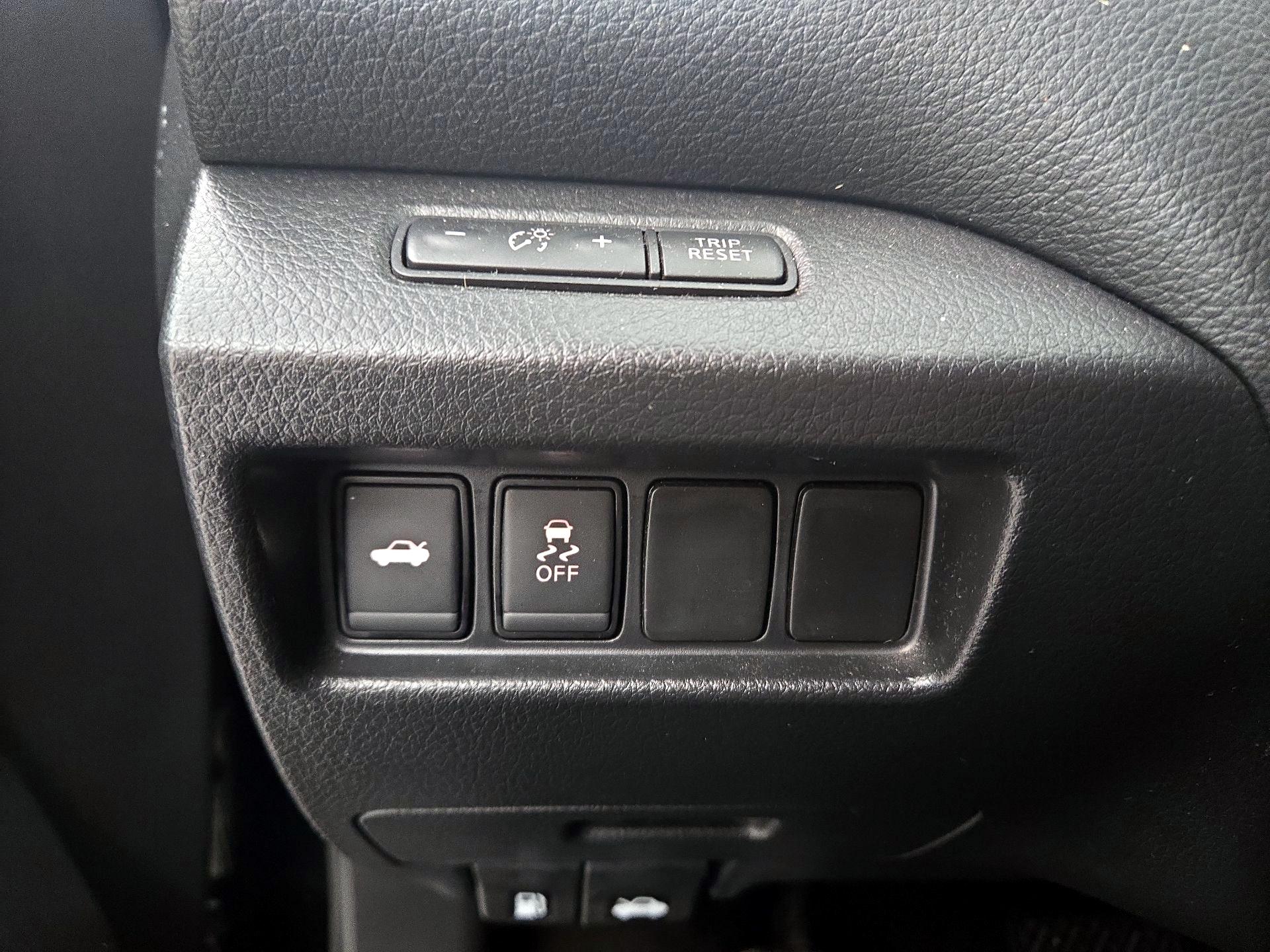 Thumbnail: 2018 Nissan Altima - 13