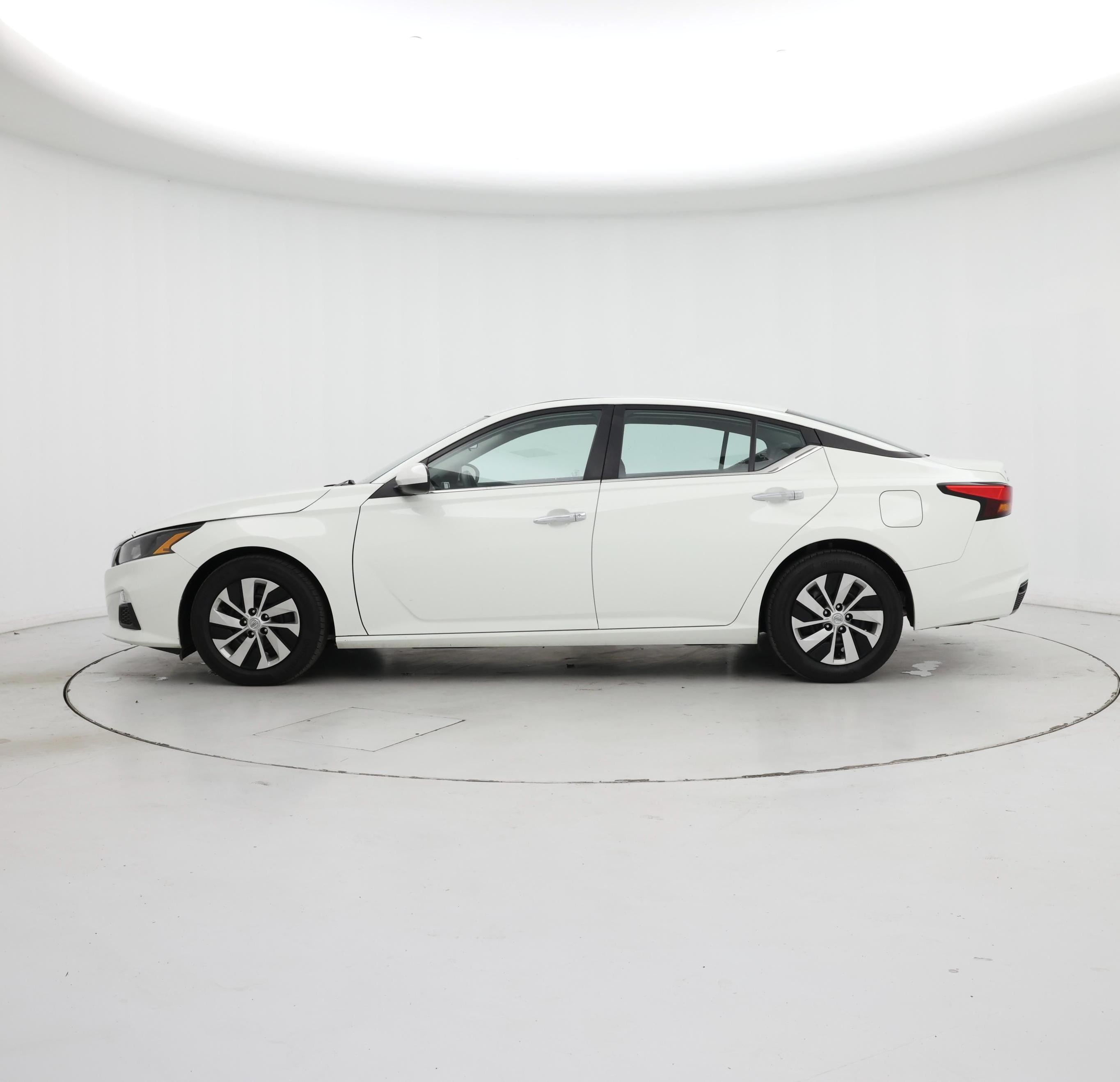 Thumbnail: 2022 Nissan Altima - 3