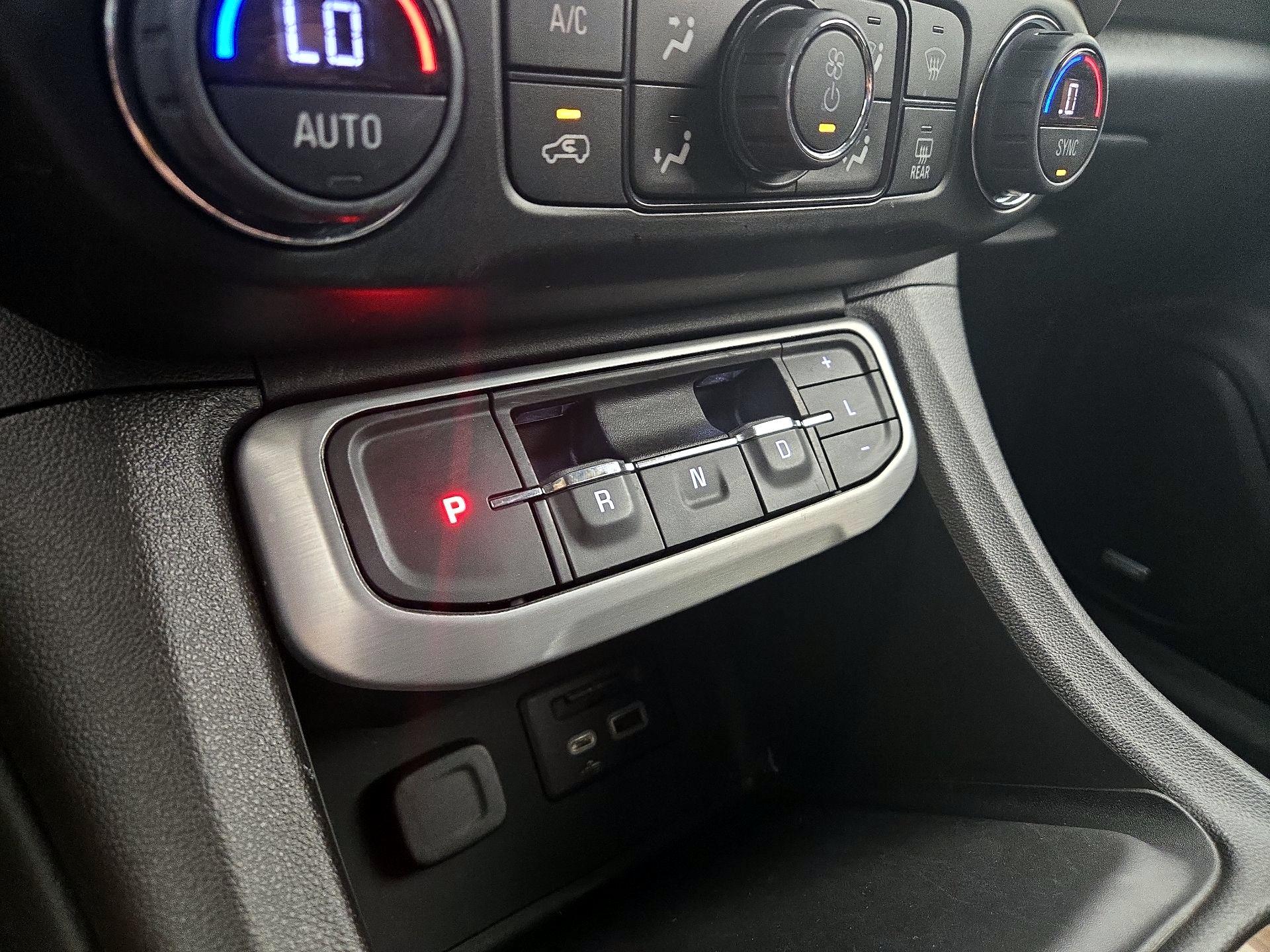 Thumbnail: 2023 GMC Acadia - 17