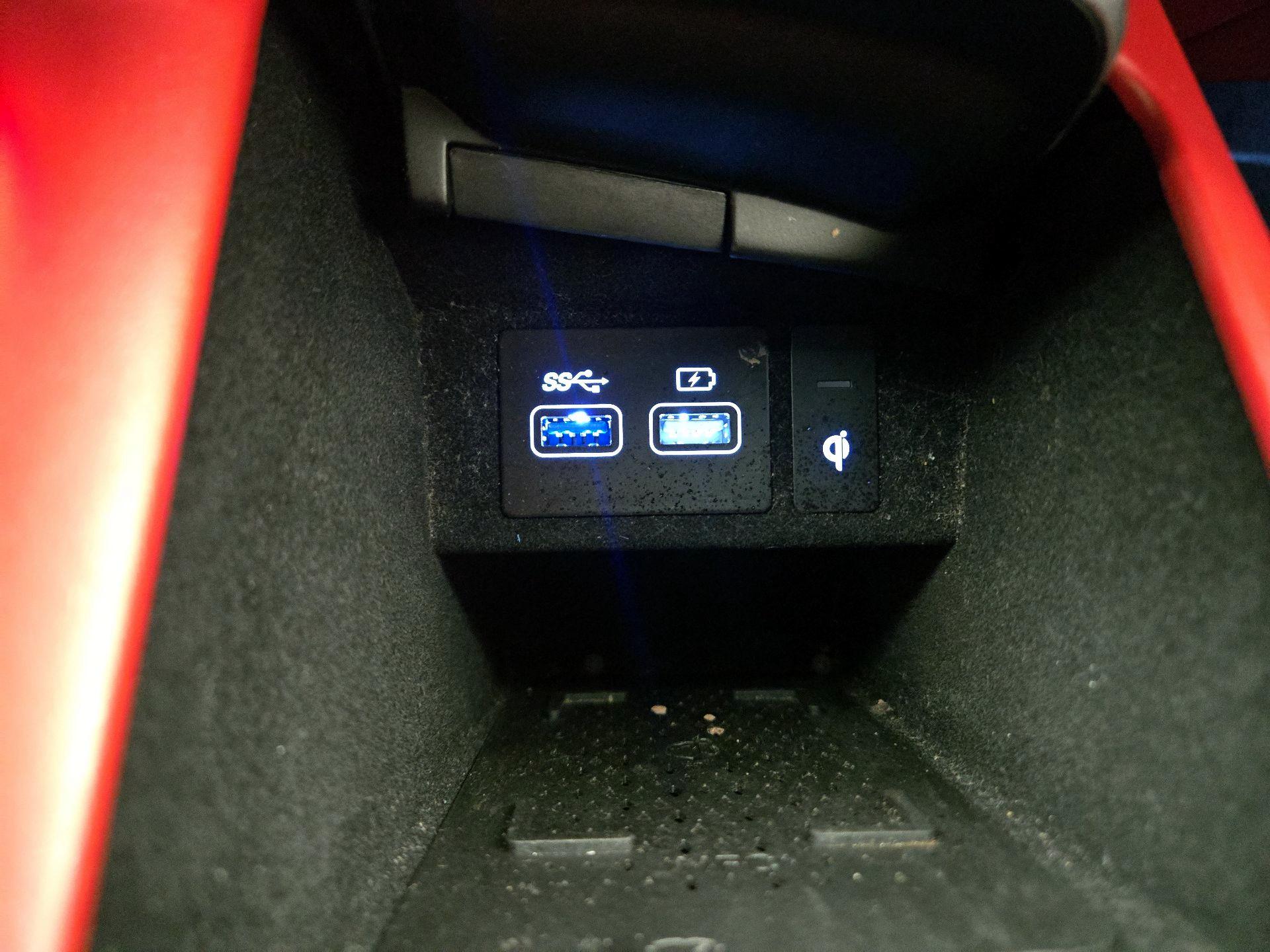 Thumbnail: 2022 Genesis GV70 - 19