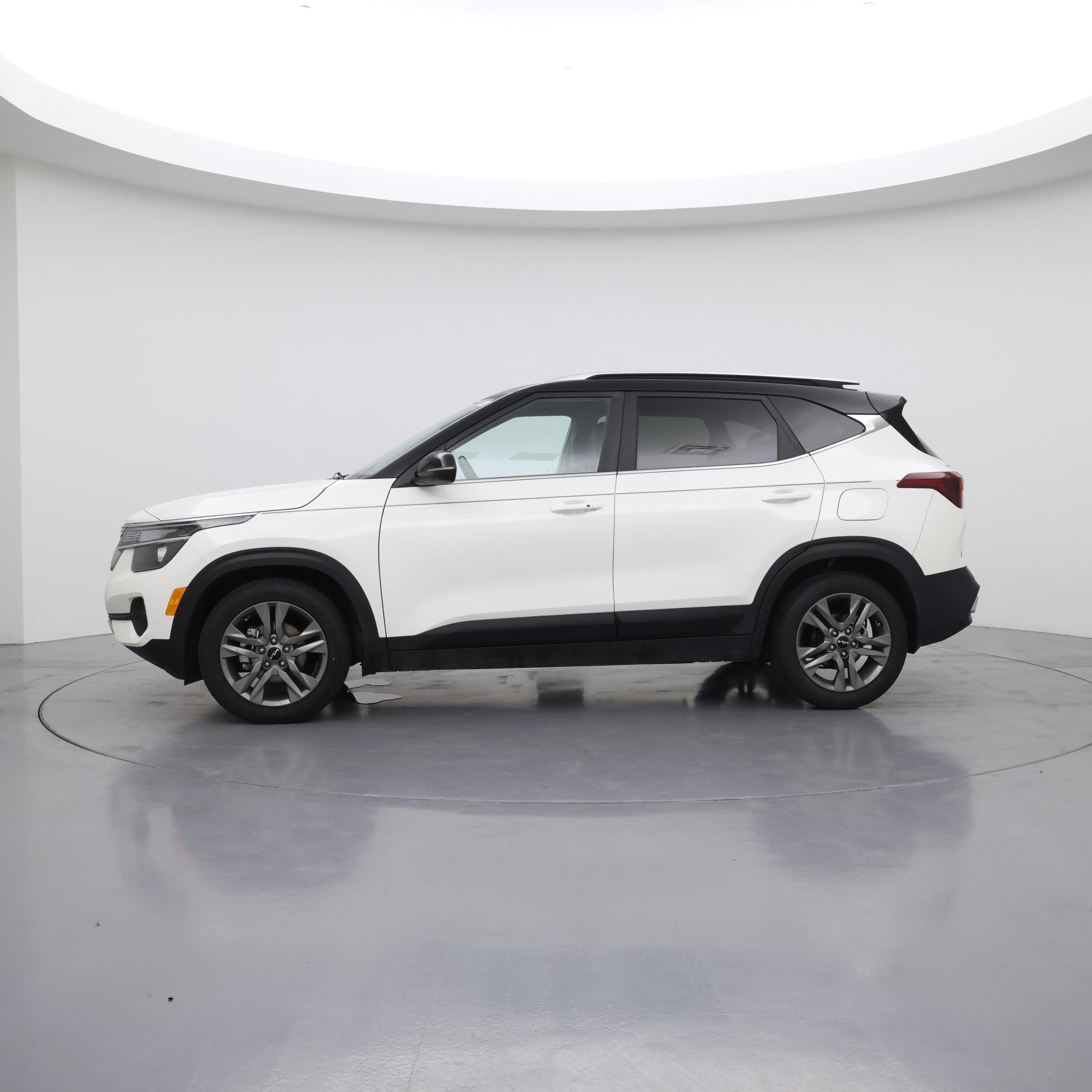 Thumbnail: 2023 Kia Seltos - 3