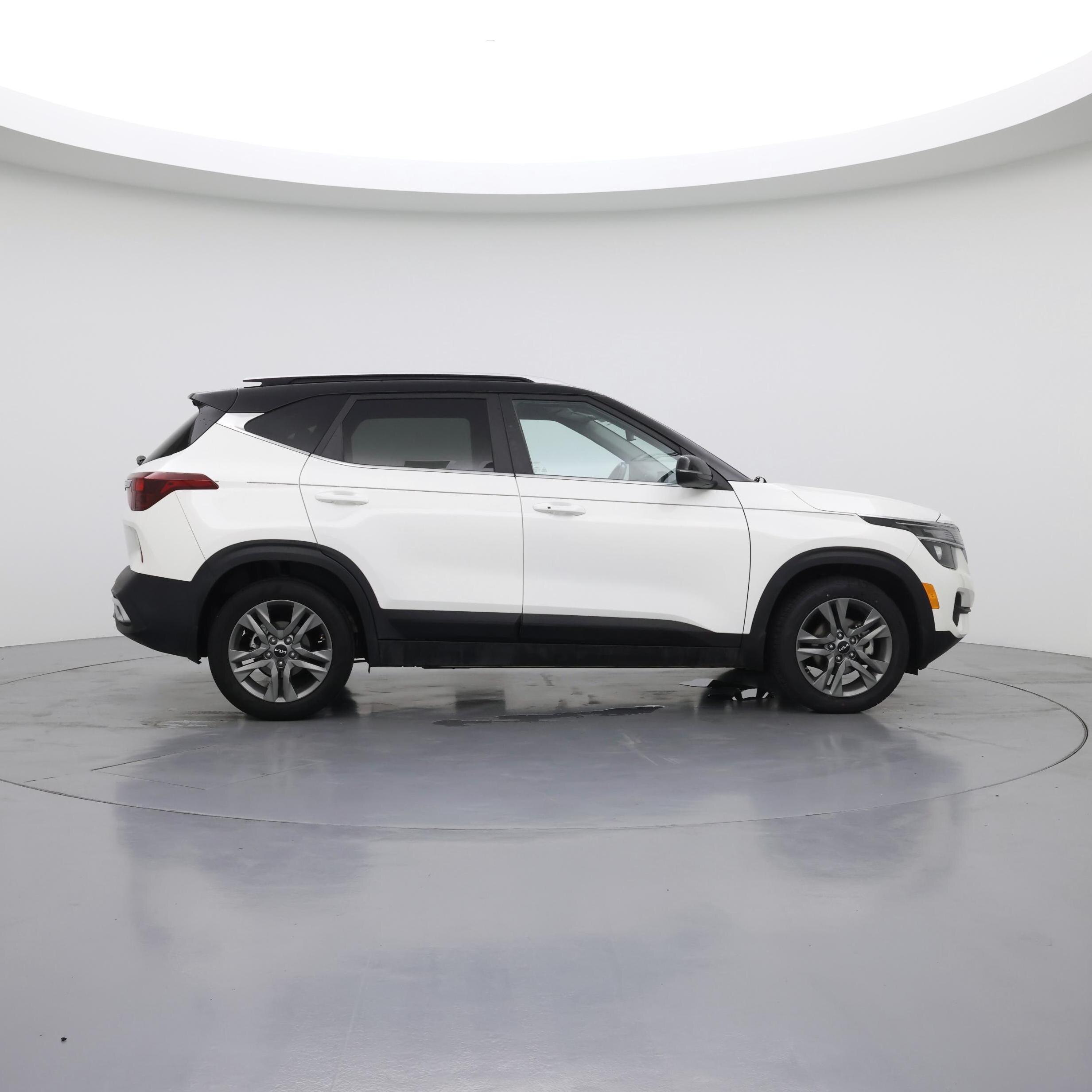 Thumbnail: 2023 Kia Seltos - 7