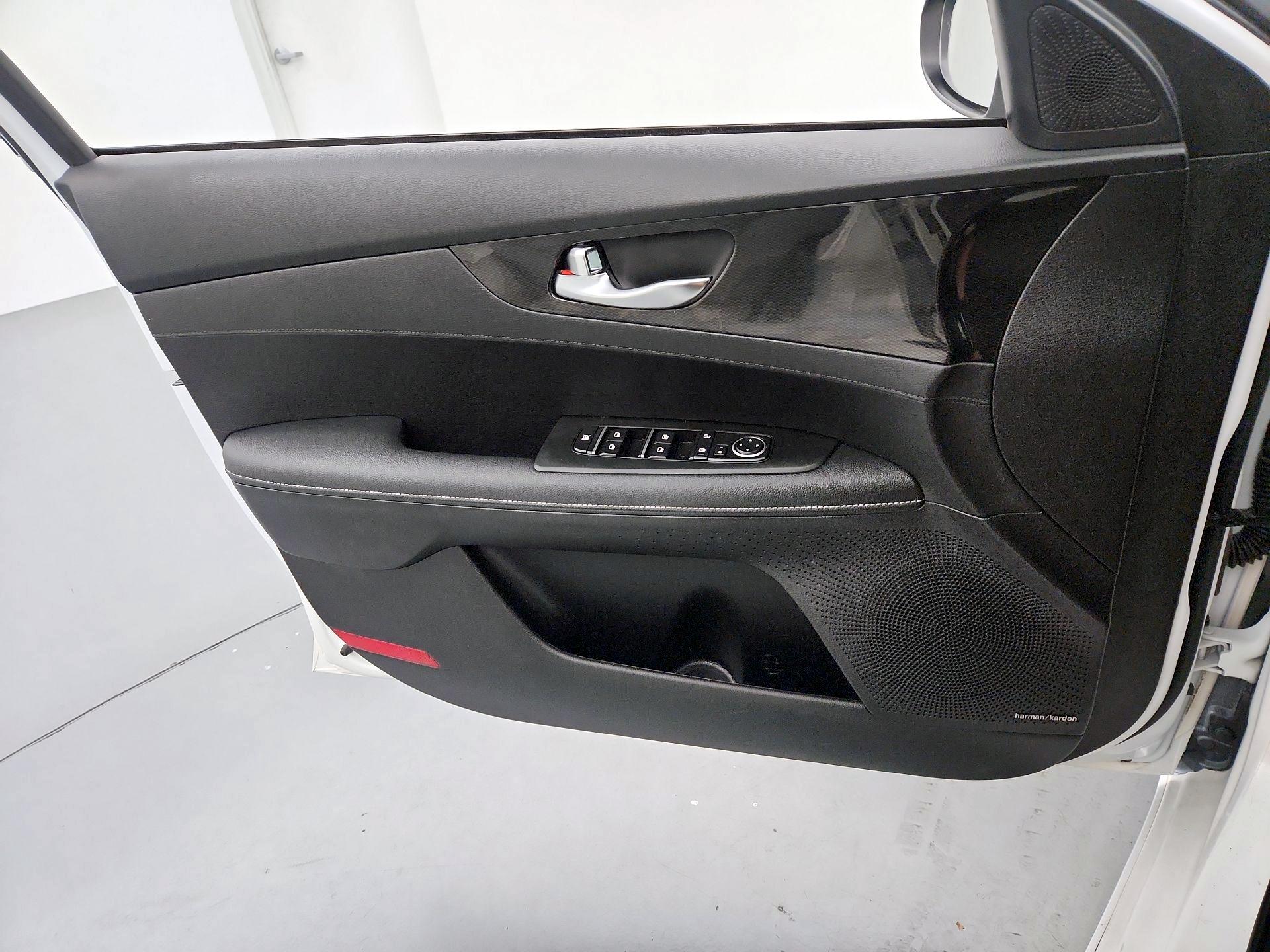 Thumbnail: 2023 Kia Forte - 12