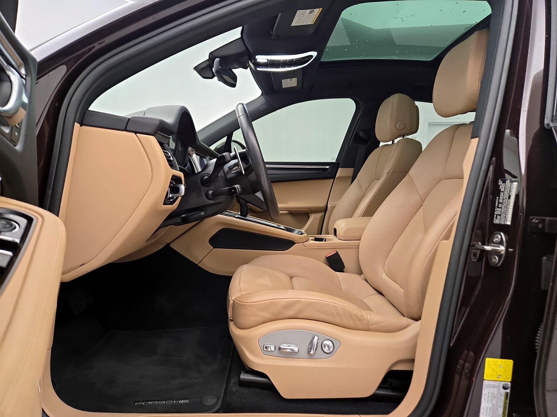 Thumbnail: 2023 Porsche Macan - 11