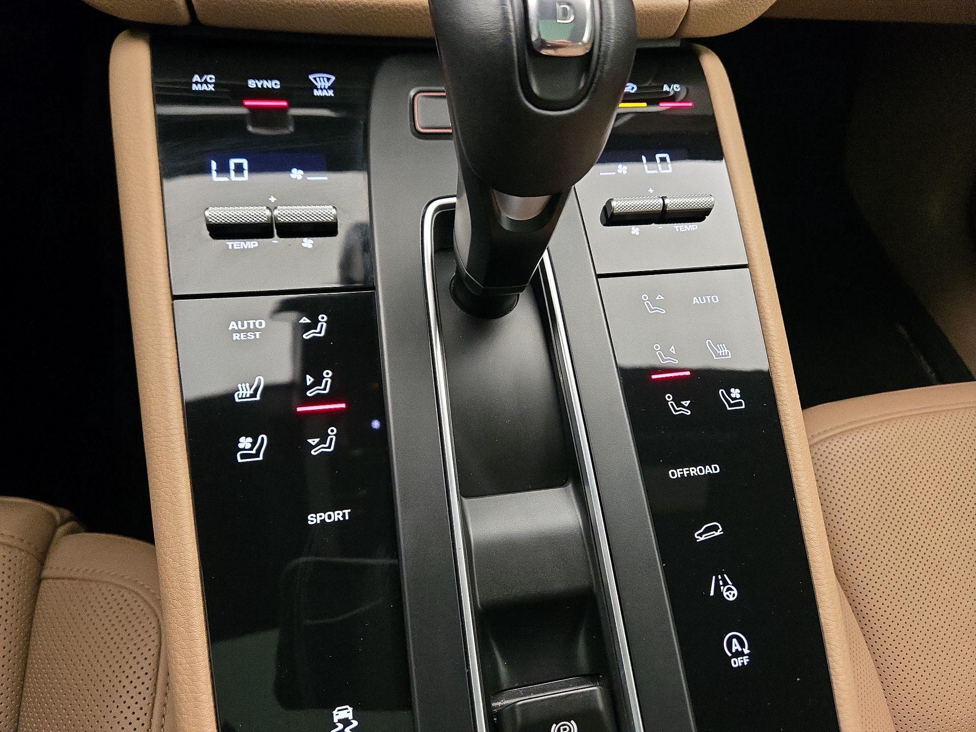 Thumbnail: 2023 Porsche Macan - 17