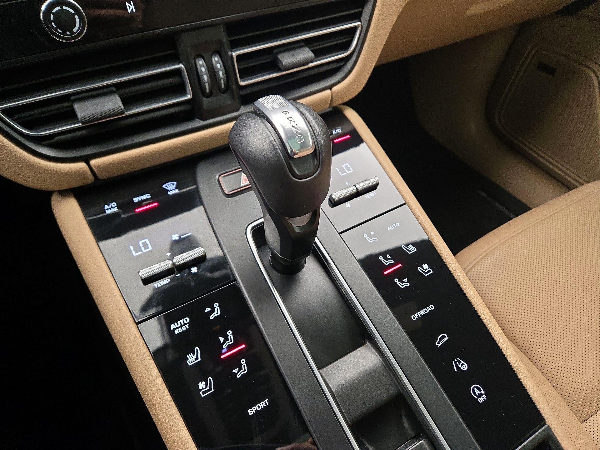 Thumbnail: 2023 Porsche Macan - 18