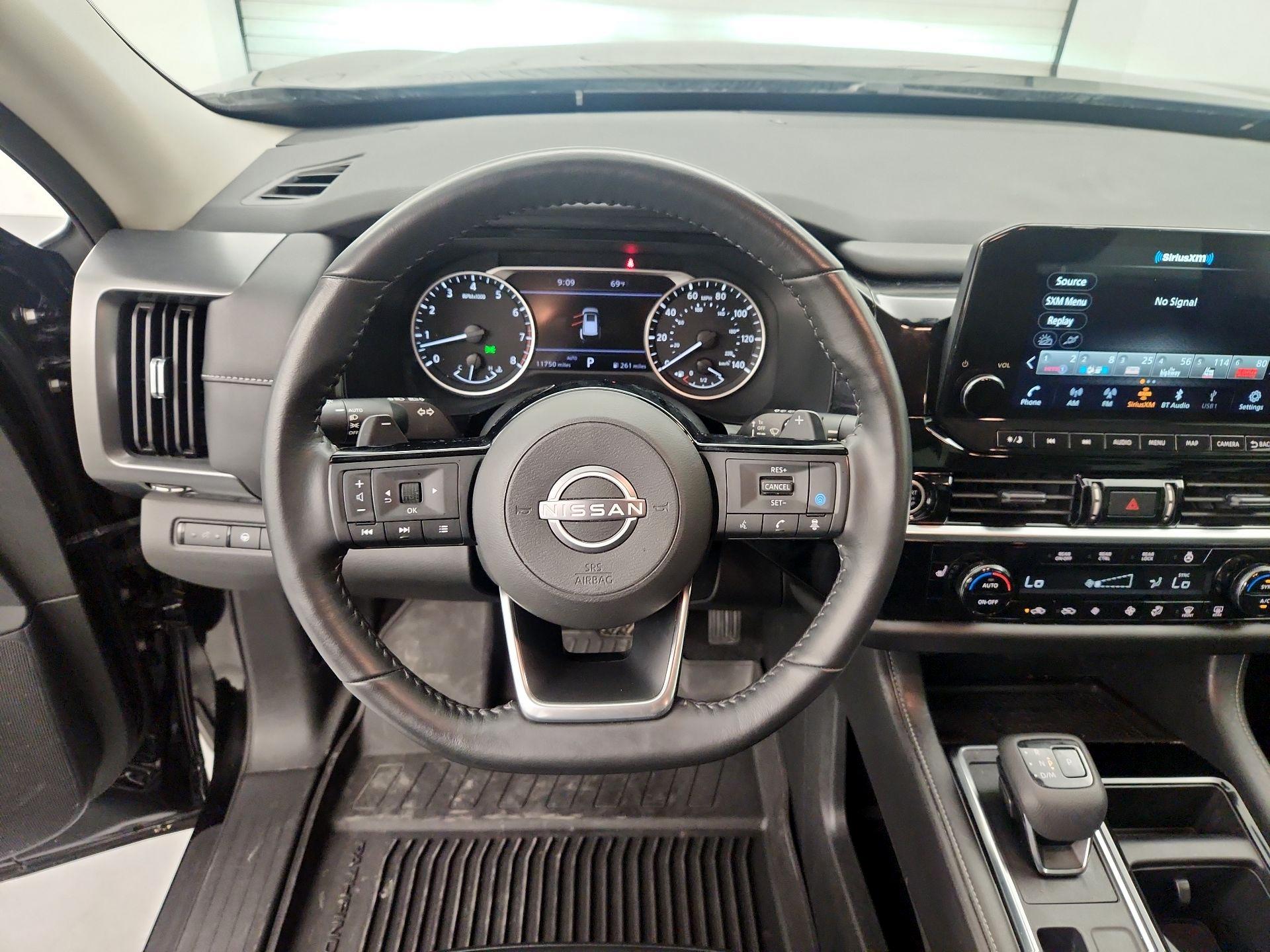 Thumbnail: 2023 Nissan Pathfinder - 10