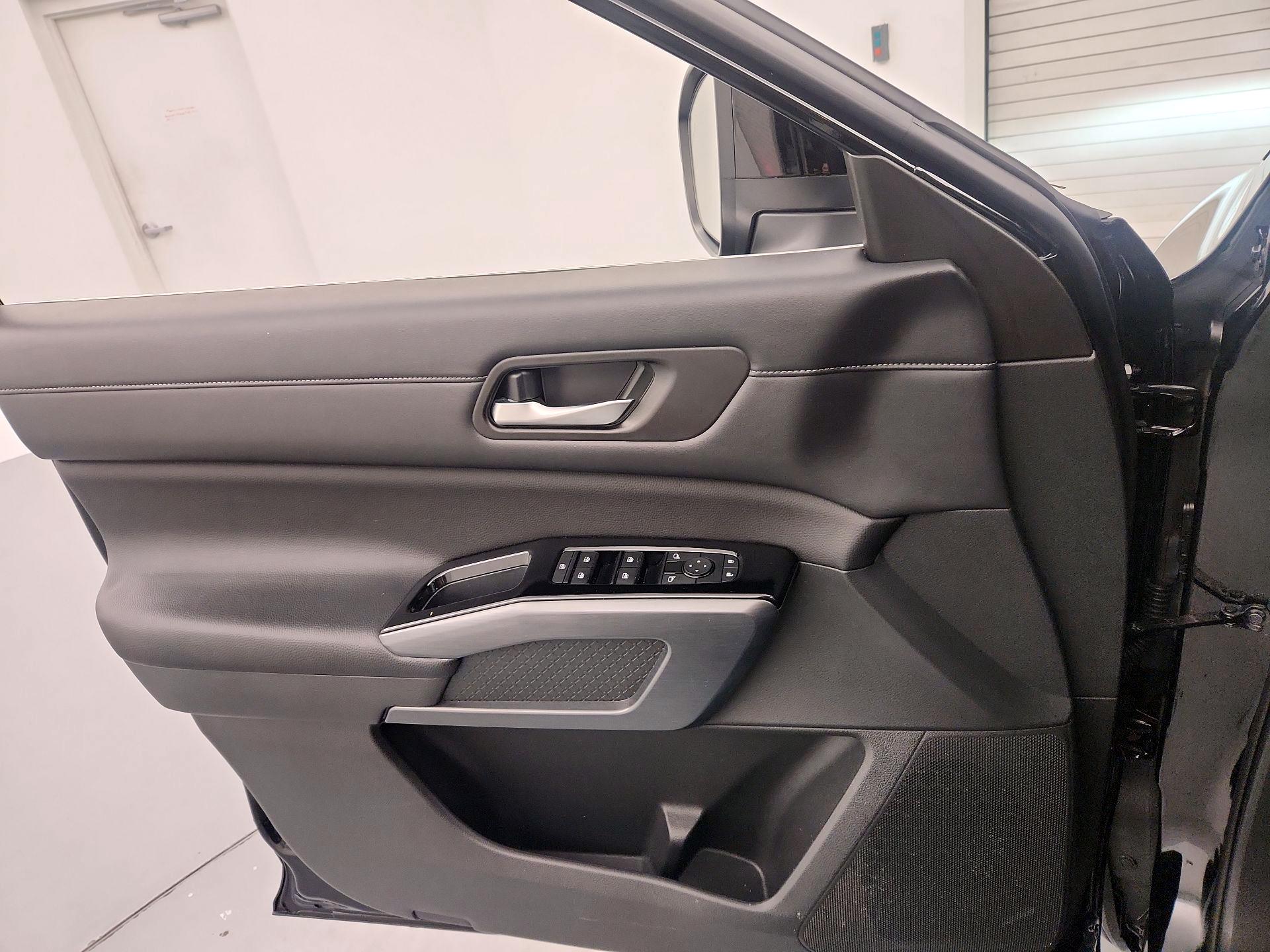 Thumbnail: 2023 Nissan Pathfinder - 12