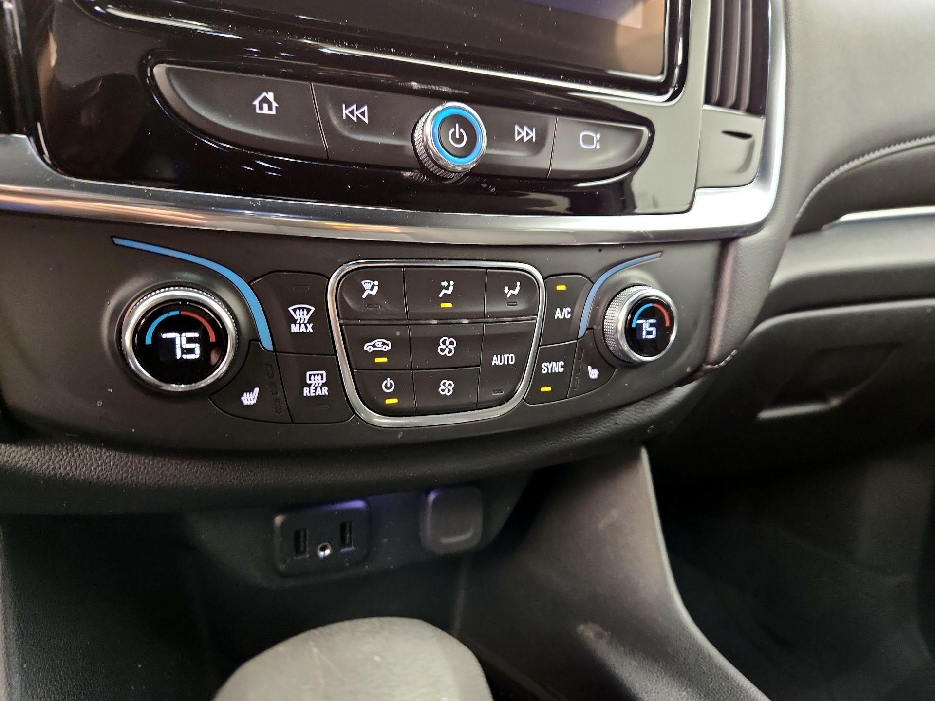 Thumbnail: 2023 Chevrolet Traverse - 16