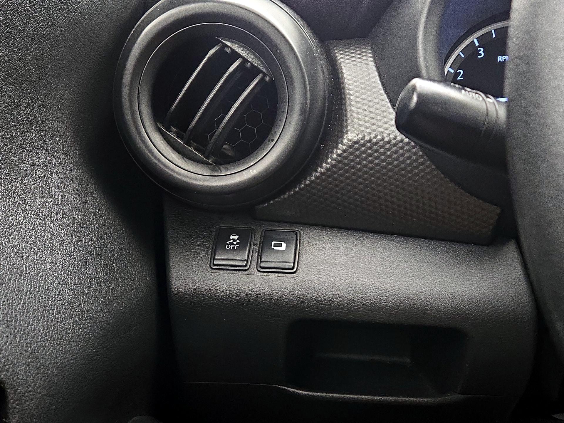 Thumbnail: 2019 Nissan Kicks - 13