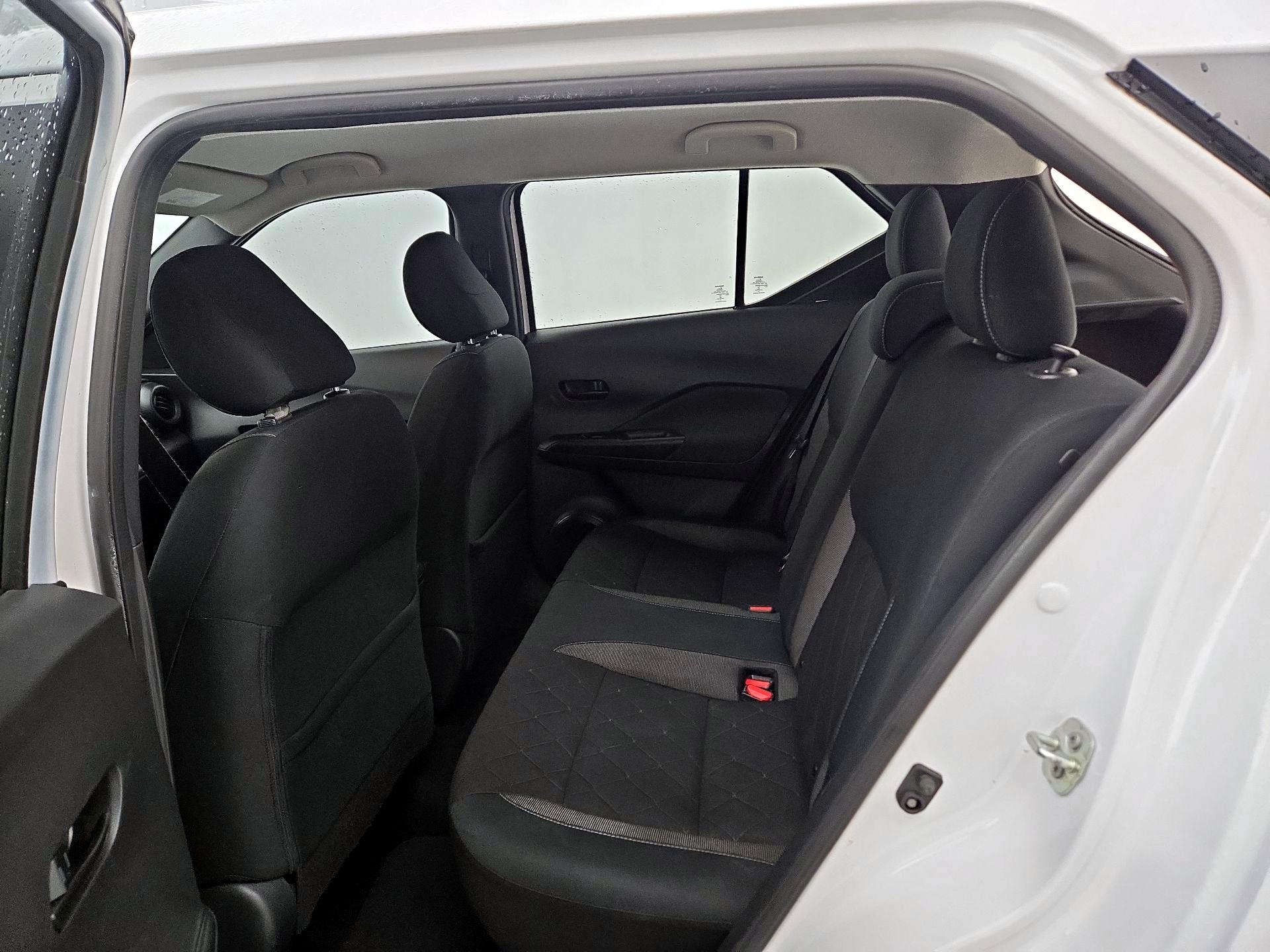 Thumbnail: 2019 Nissan Kicks - 19