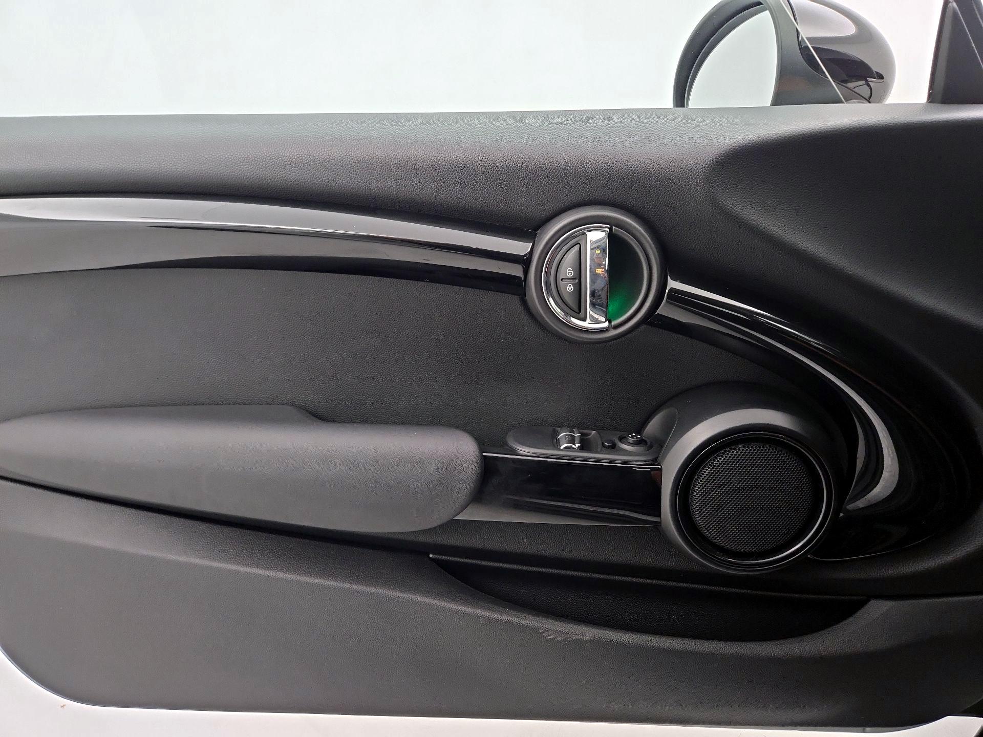 Thumbnail: 2019 MINI Cooper Hardtop - 12