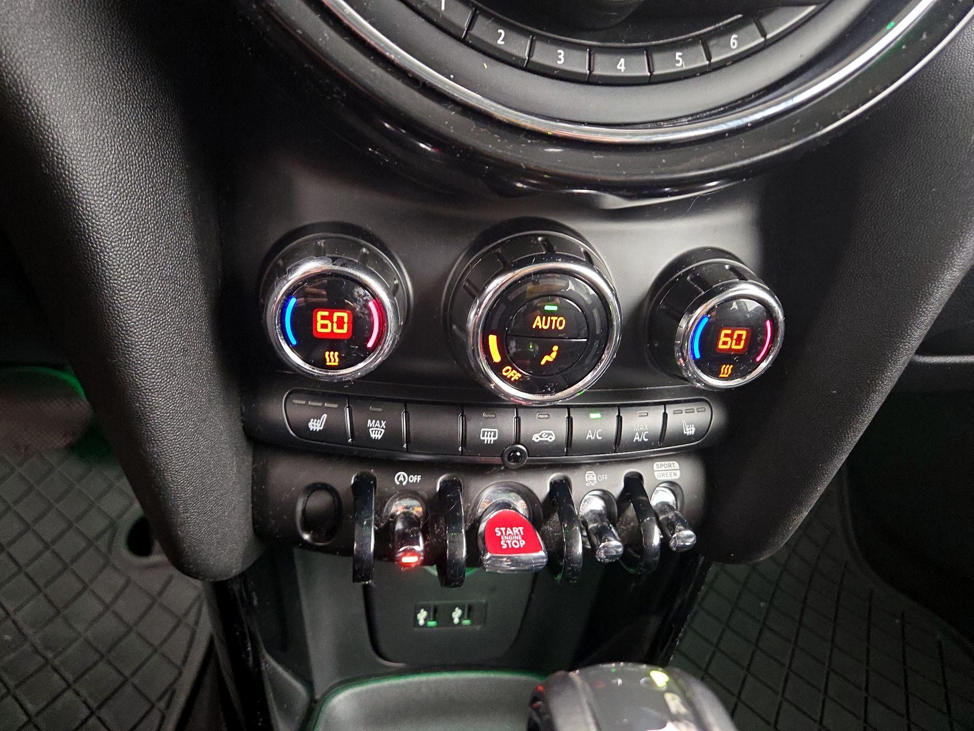 Thumbnail: 2019 MINI Cooper Hardtop - 17
