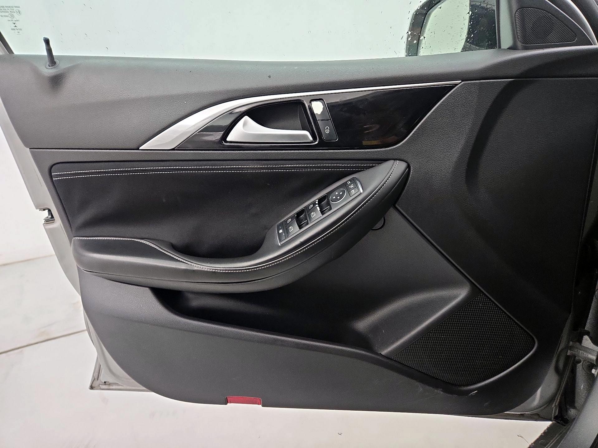 Thumbnail: 2018 INFINITI QX30 - 12