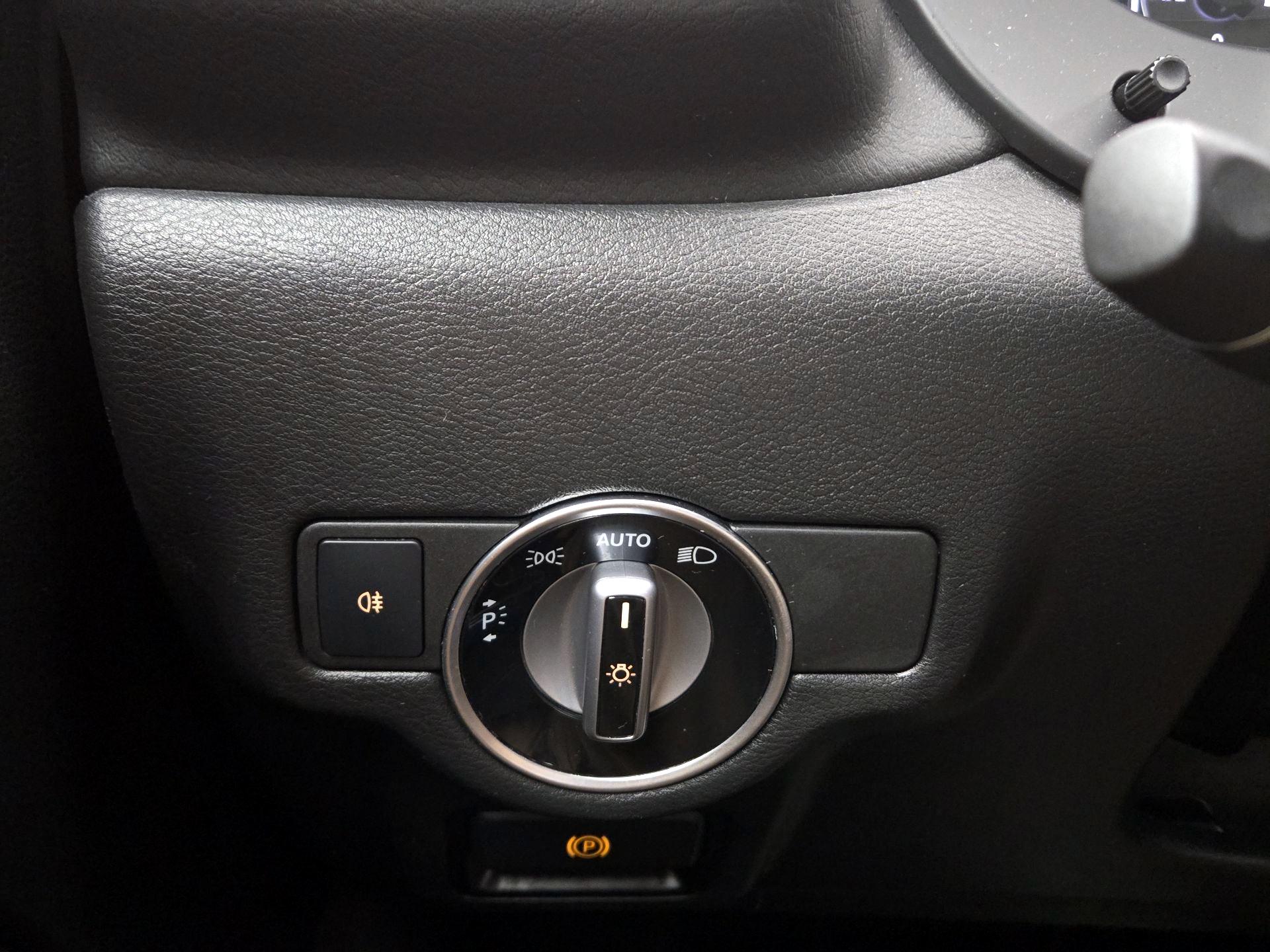 Thumbnail: 2018 INFINITI QX30 - 13