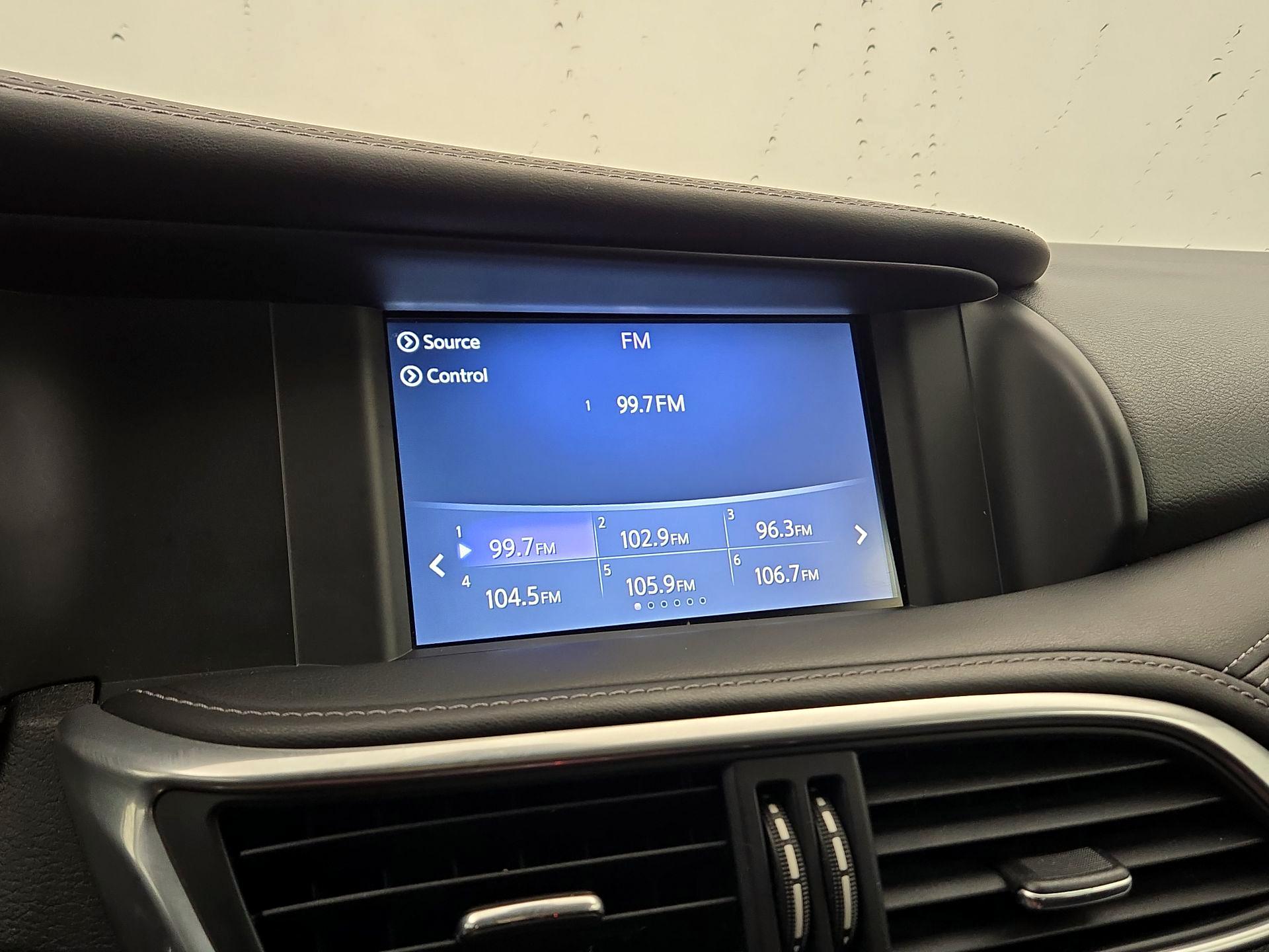 Thumbnail: 2018 INFINITI QX30 - 15