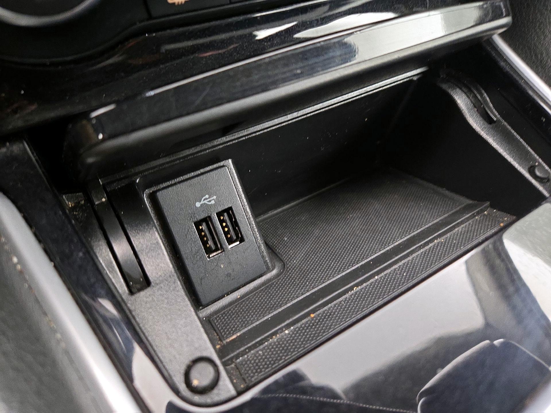 Thumbnail: 2018 INFINITI QX30 - 18