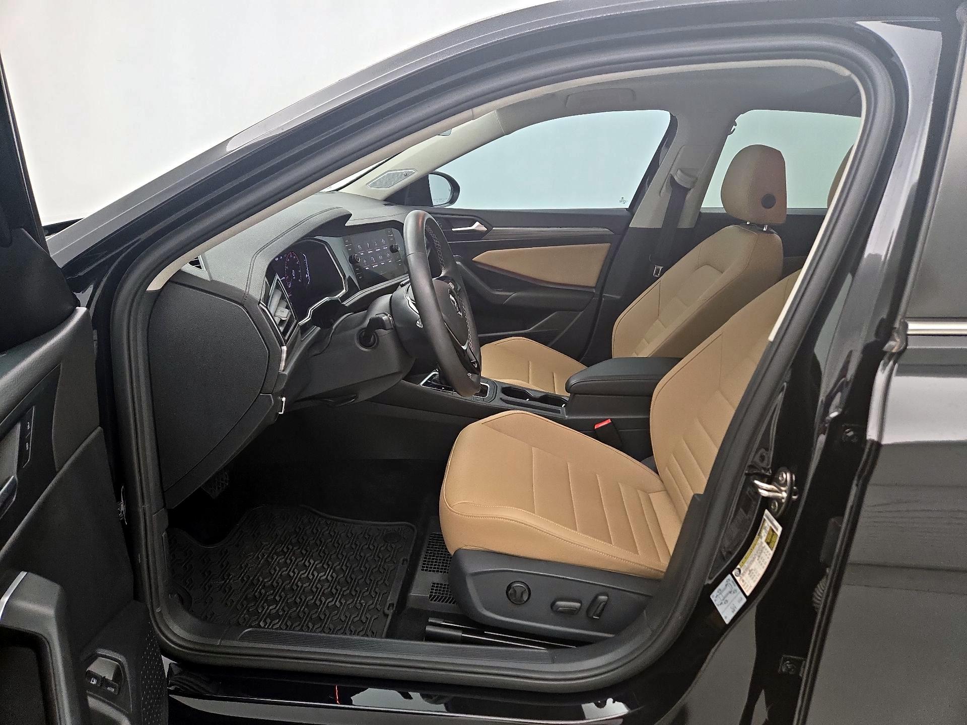 Thumbnail: 2021 Volkswagen Jetta - 11