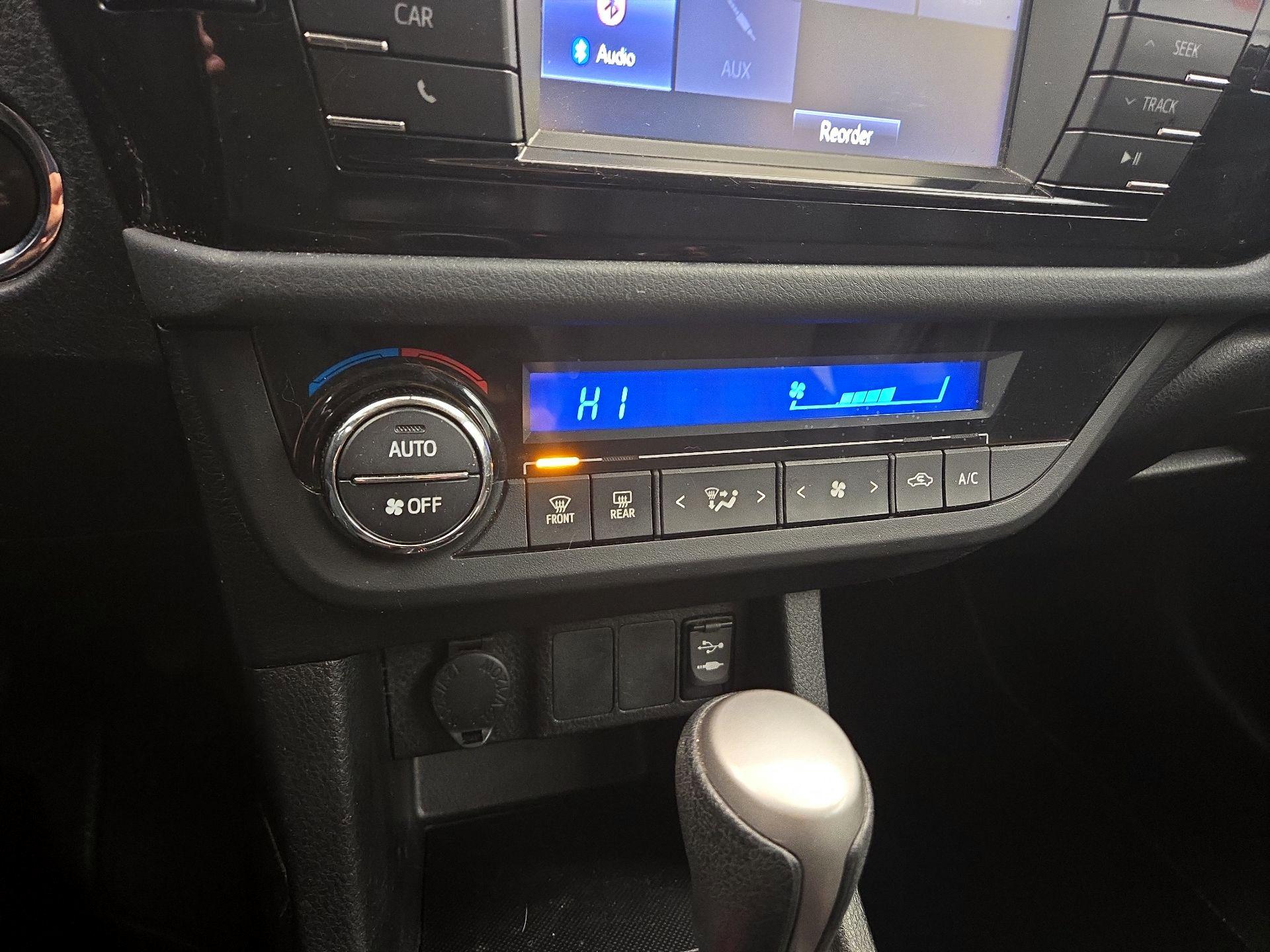 Thumbnail: 2016 Toyota Corolla - 16