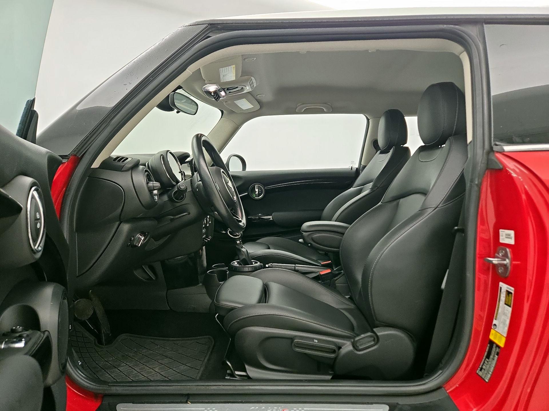 Thumbnail: 2016 MINI Cooper Hardtop - 11