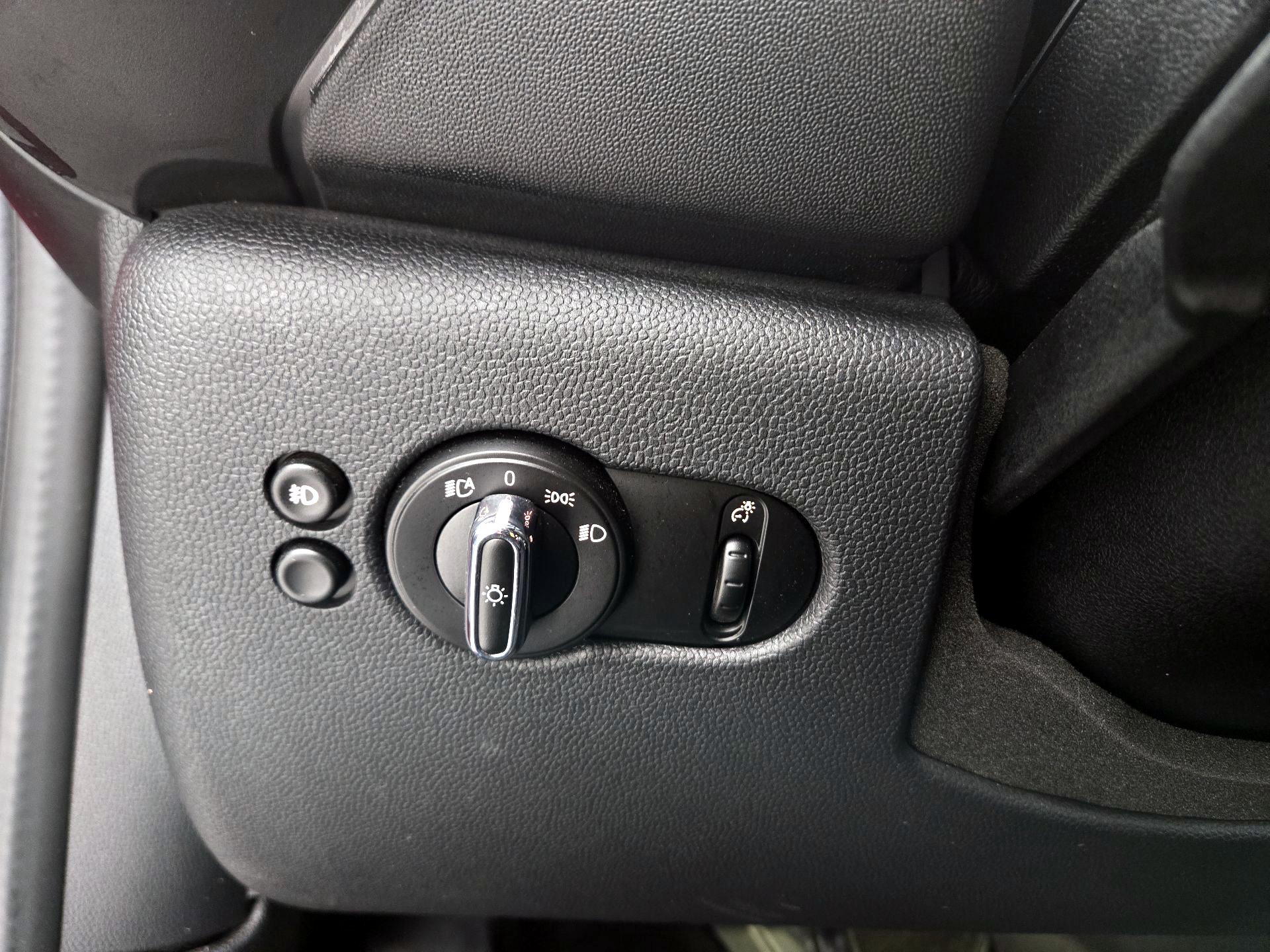 Thumbnail: 2016 MINI Cooper Hardtop - 13