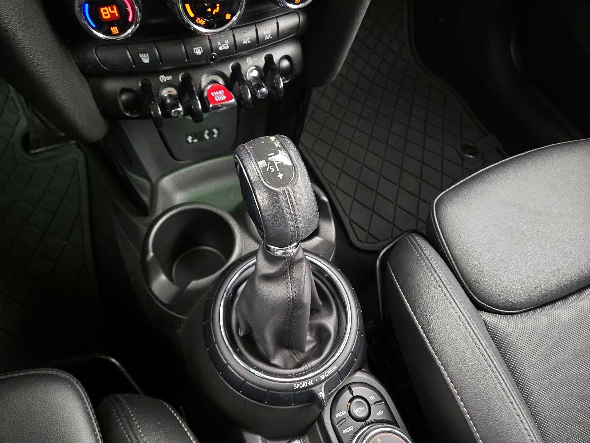 Thumbnail: 2016 MINI Cooper Hardtop - 17