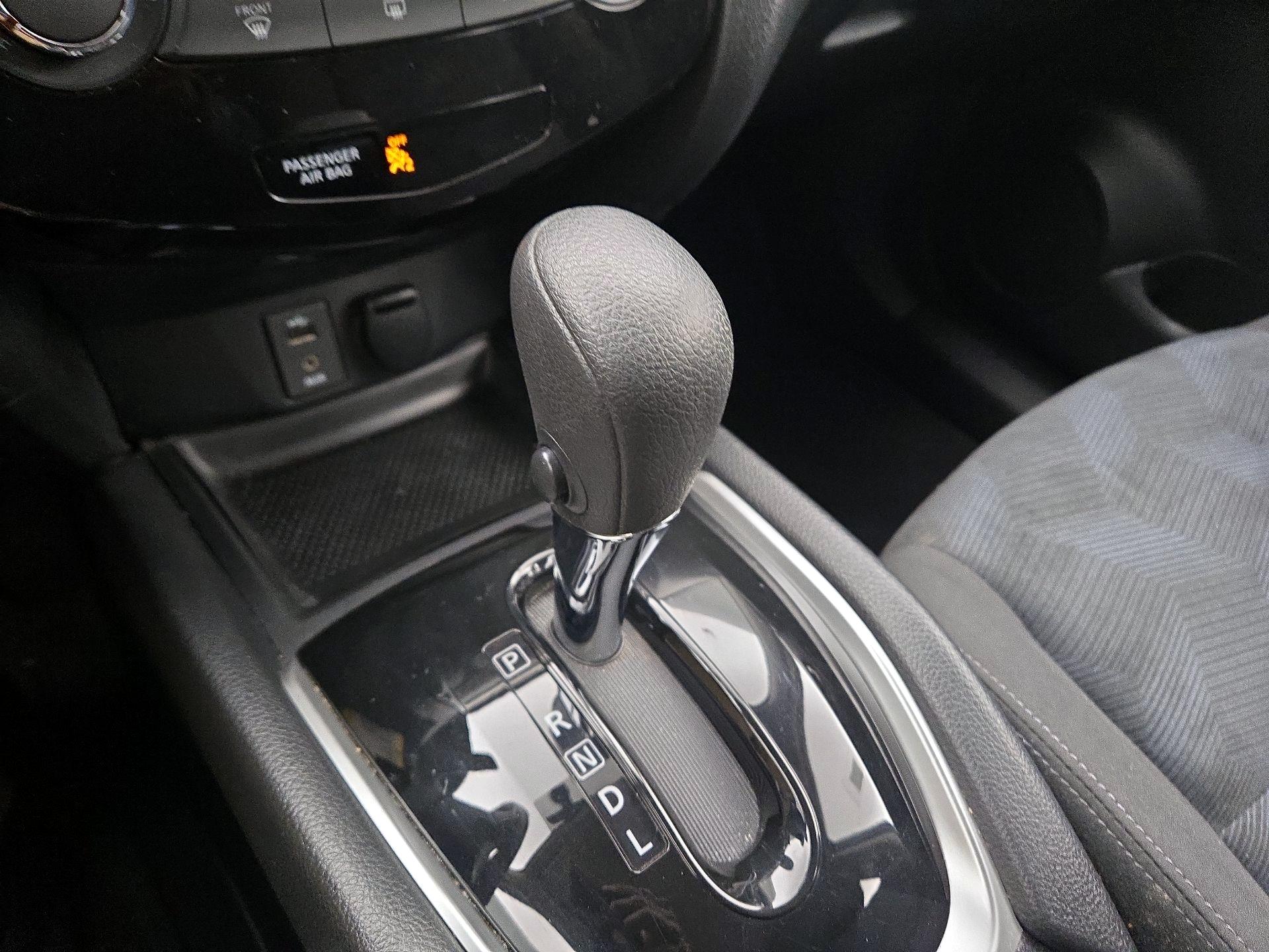 Thumbnail: 2016 Nissan Rogue - 17