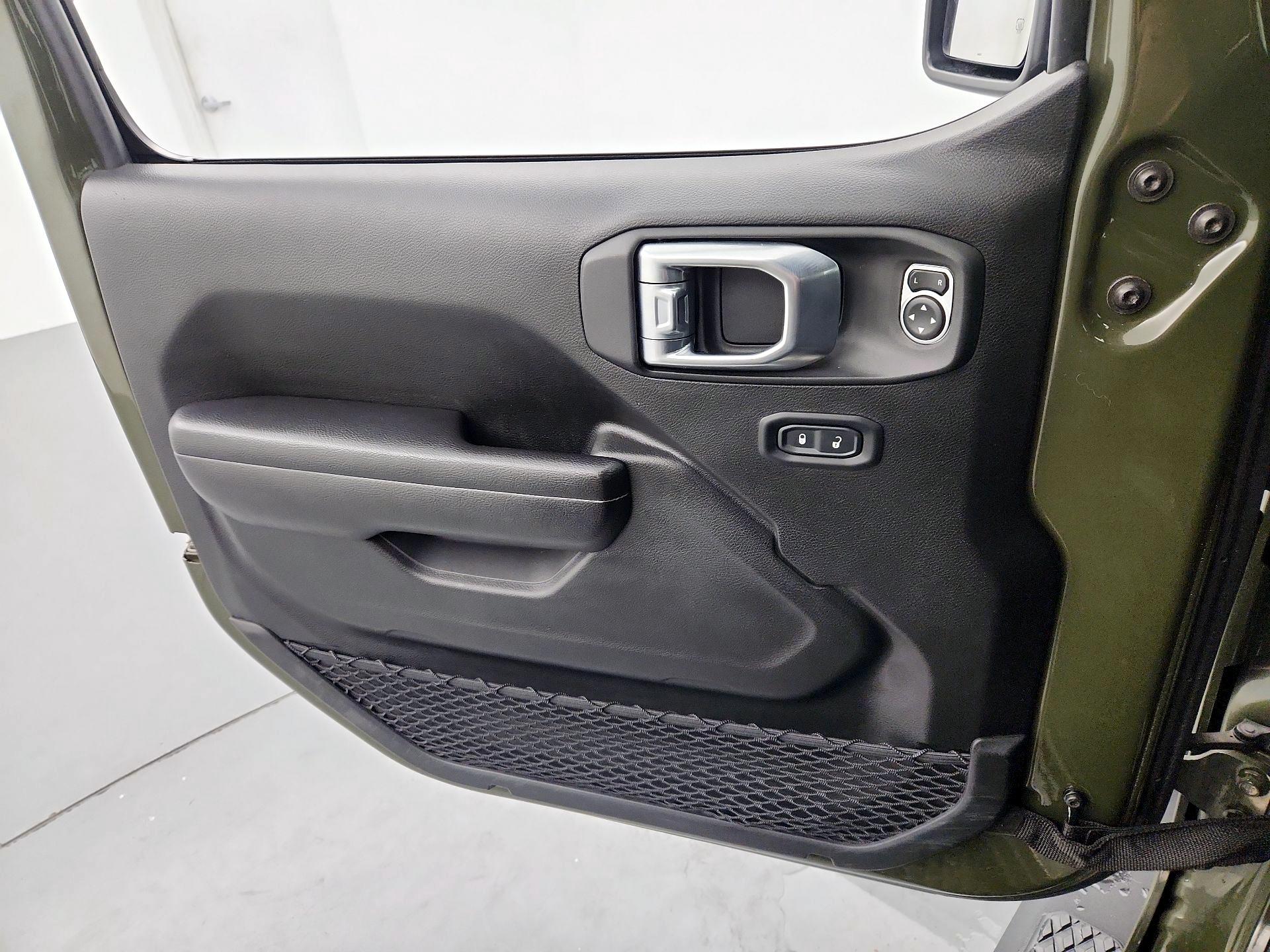 Thumbnail: 2021 Jeep Gladiator - 12