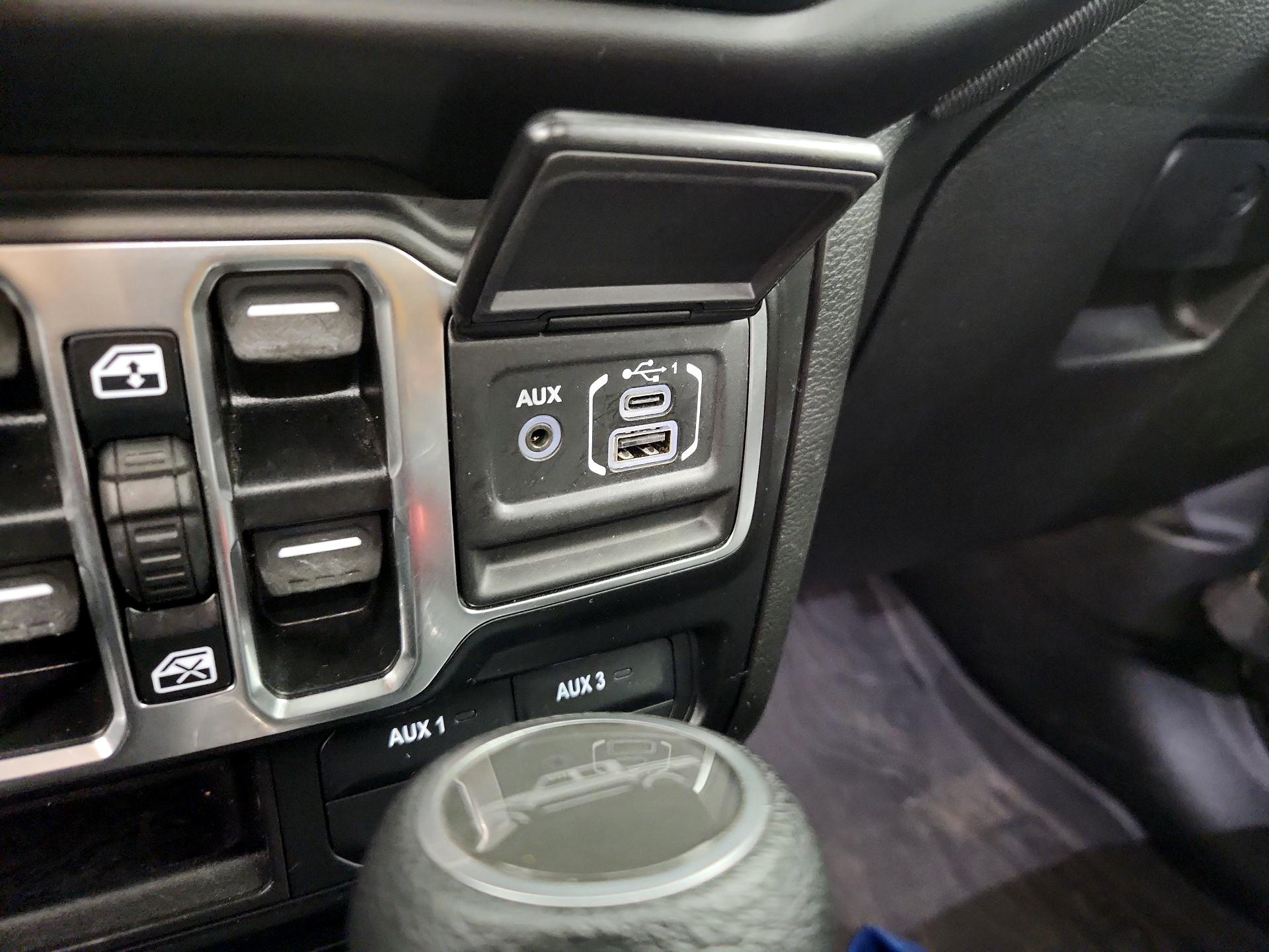 Thumbnail: 2021 Jeep Gladiator - 19