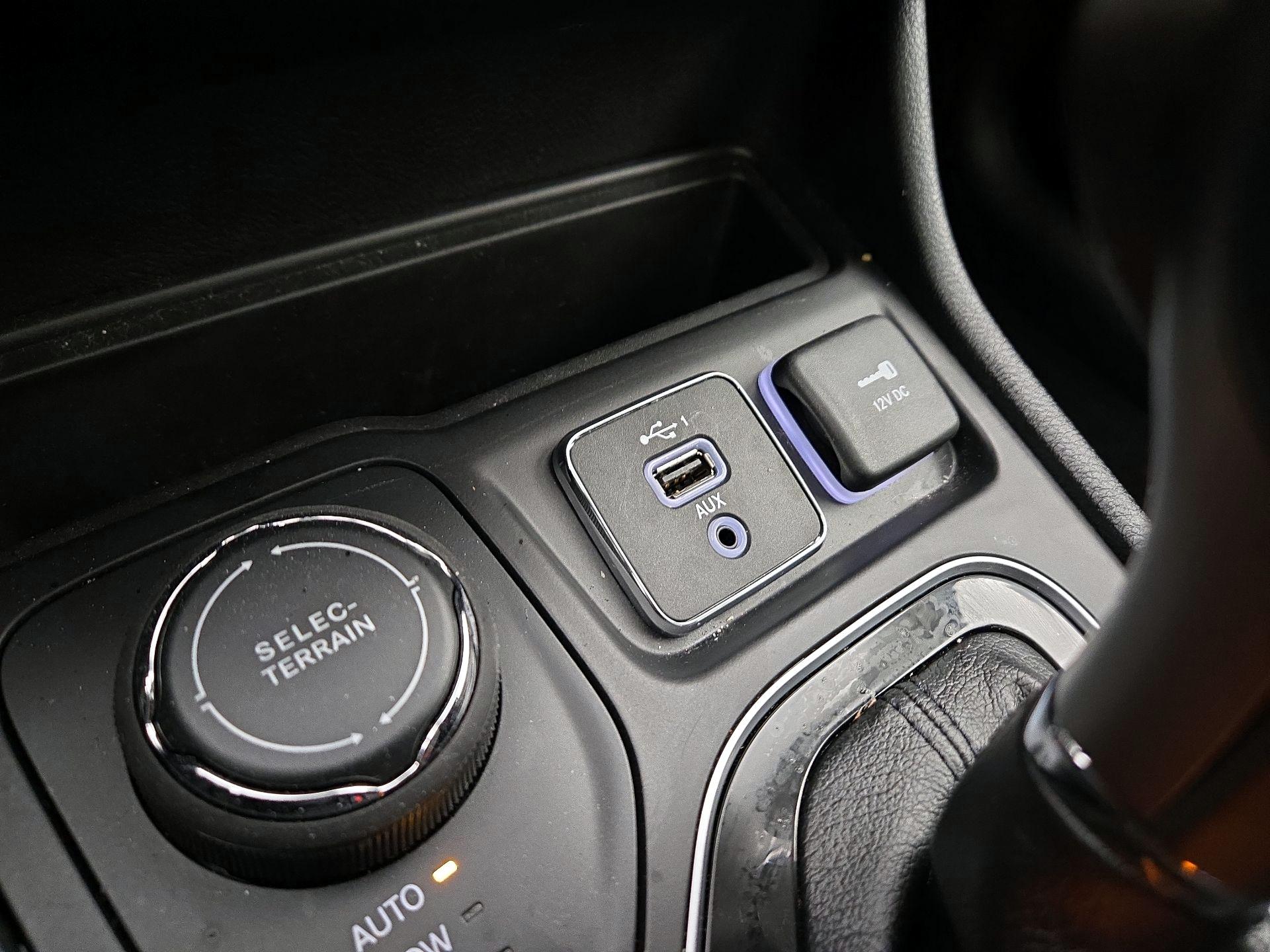 Thumbnail: 2022 Jeep Cherokee - 18