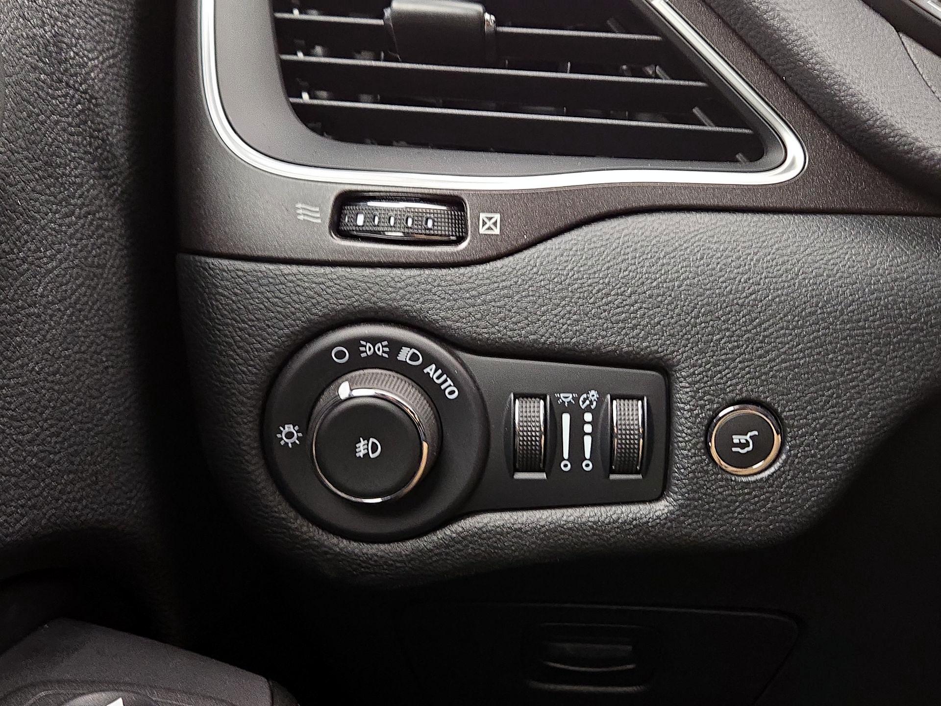 Thumbnail: 2022 Jeep Cherokee - 13