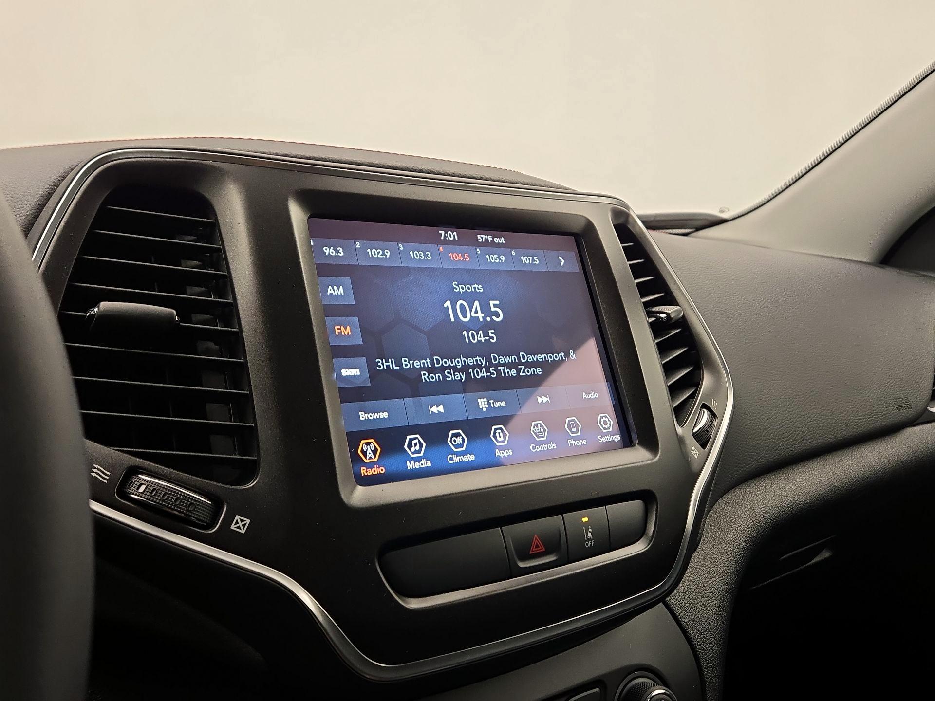 Thumbnail: 2022 Jeep Cherokee - 15