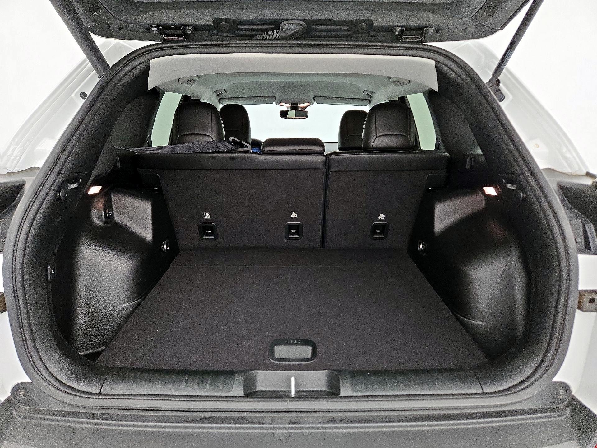 Thumbnail: 2022 Jeep Cherokee - 20